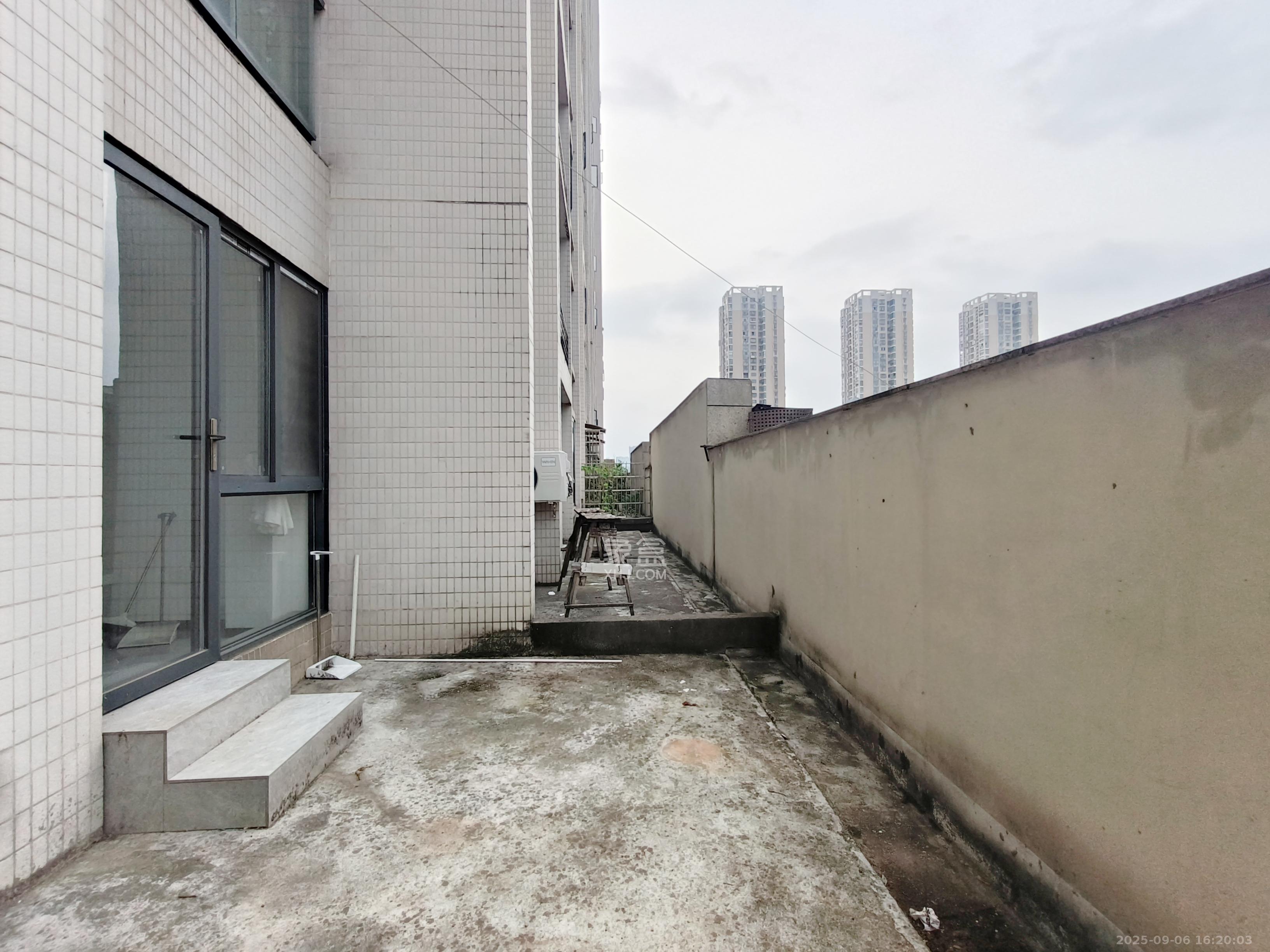 蓝山郡  3室2厅1卫    2100.0元/月 蓝山郡  3室2厅1卫    2100.0元/月室内图