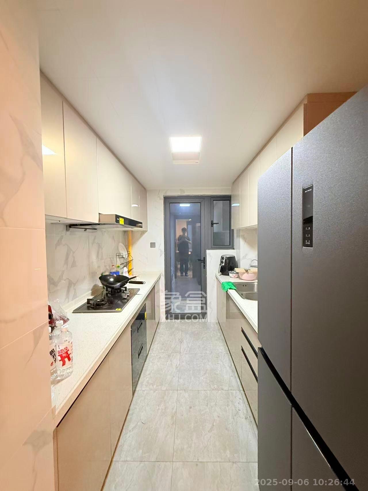 绿地V岛  3室2厅2卫    3800.0元/月室内图