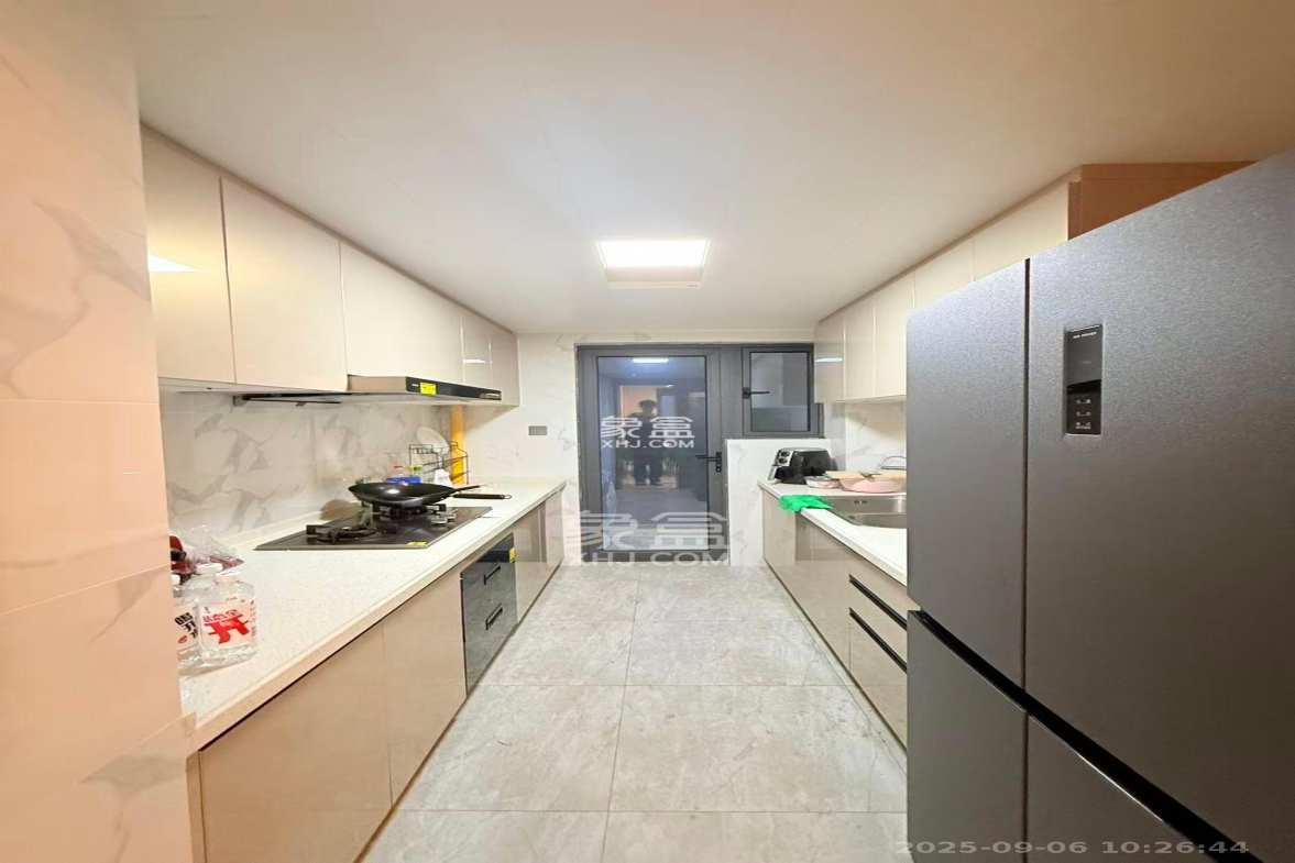 绿地V岛 3室2厅2卫 3800.0元/月 绿地V岛 3室2厅2卫 3800.0元/月室内图