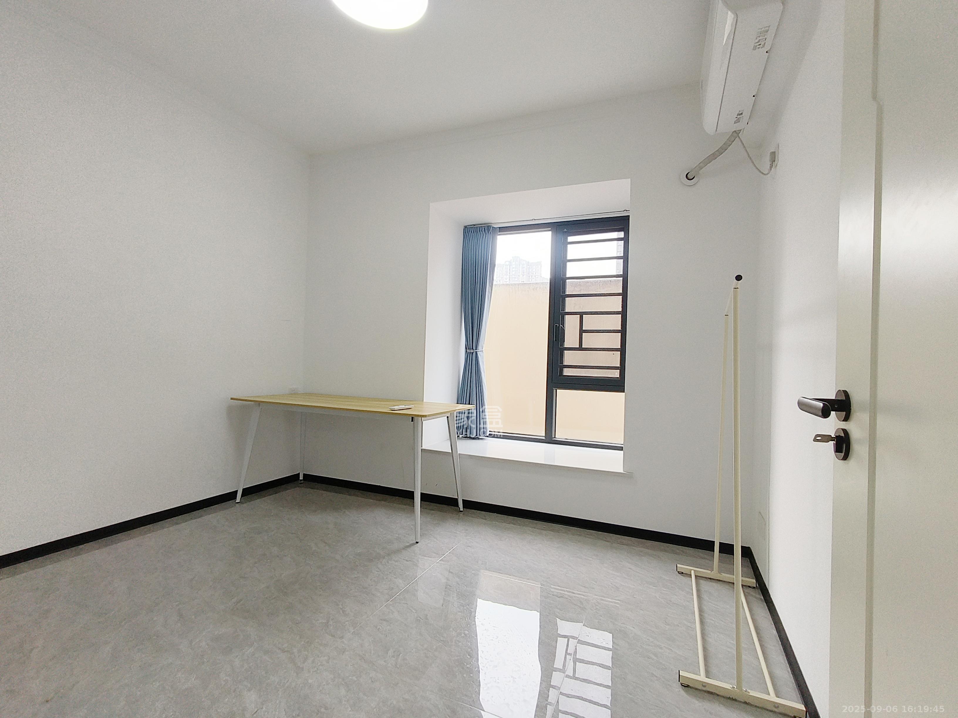 蓝山郡  3室2厅1卫    2100.0元/月 蓝山郡  3室2厅1卫    2100.0元/月室内图