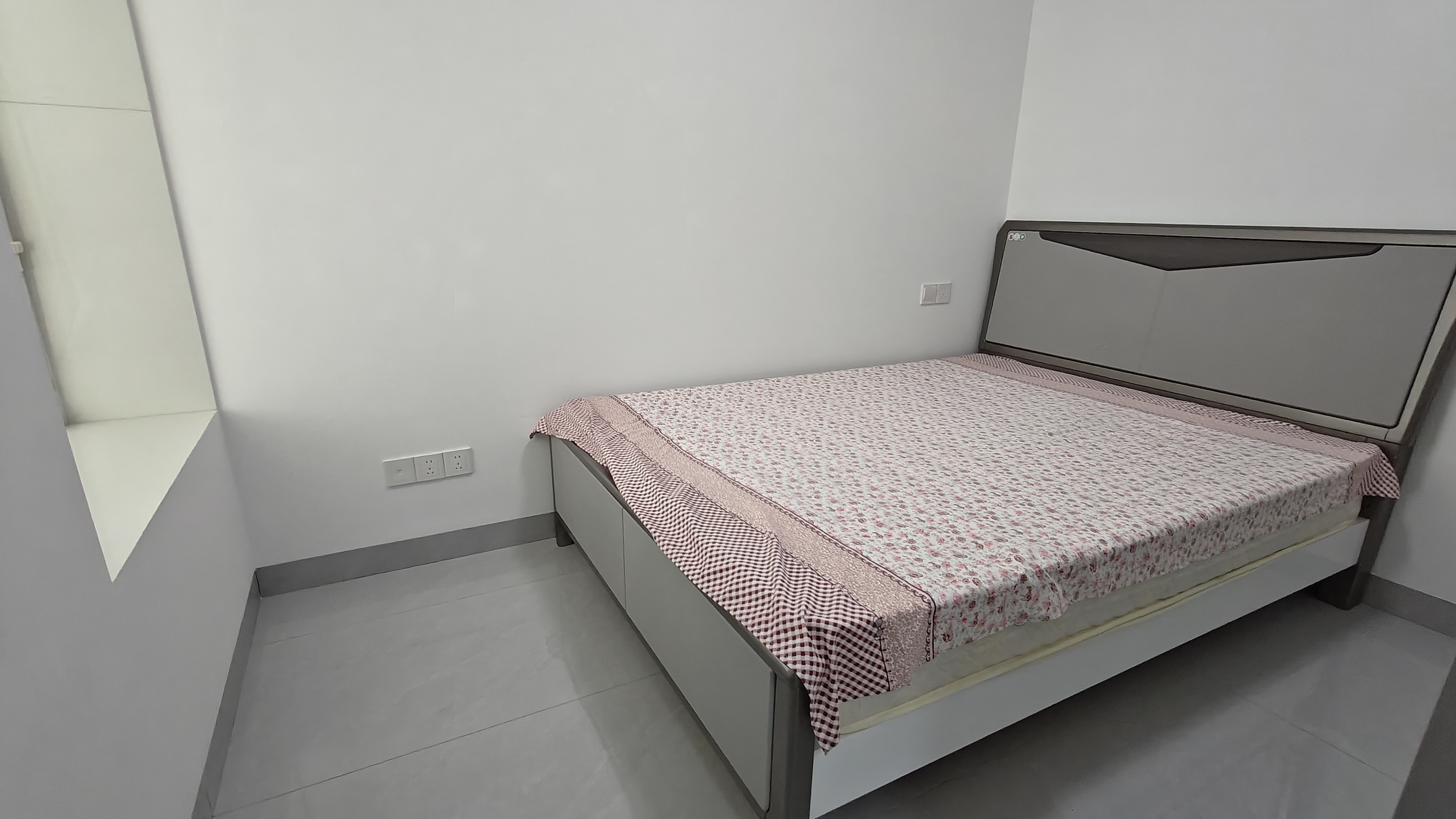 互助小区电梯房  2室2厅1卫    1700.0元/月室内图