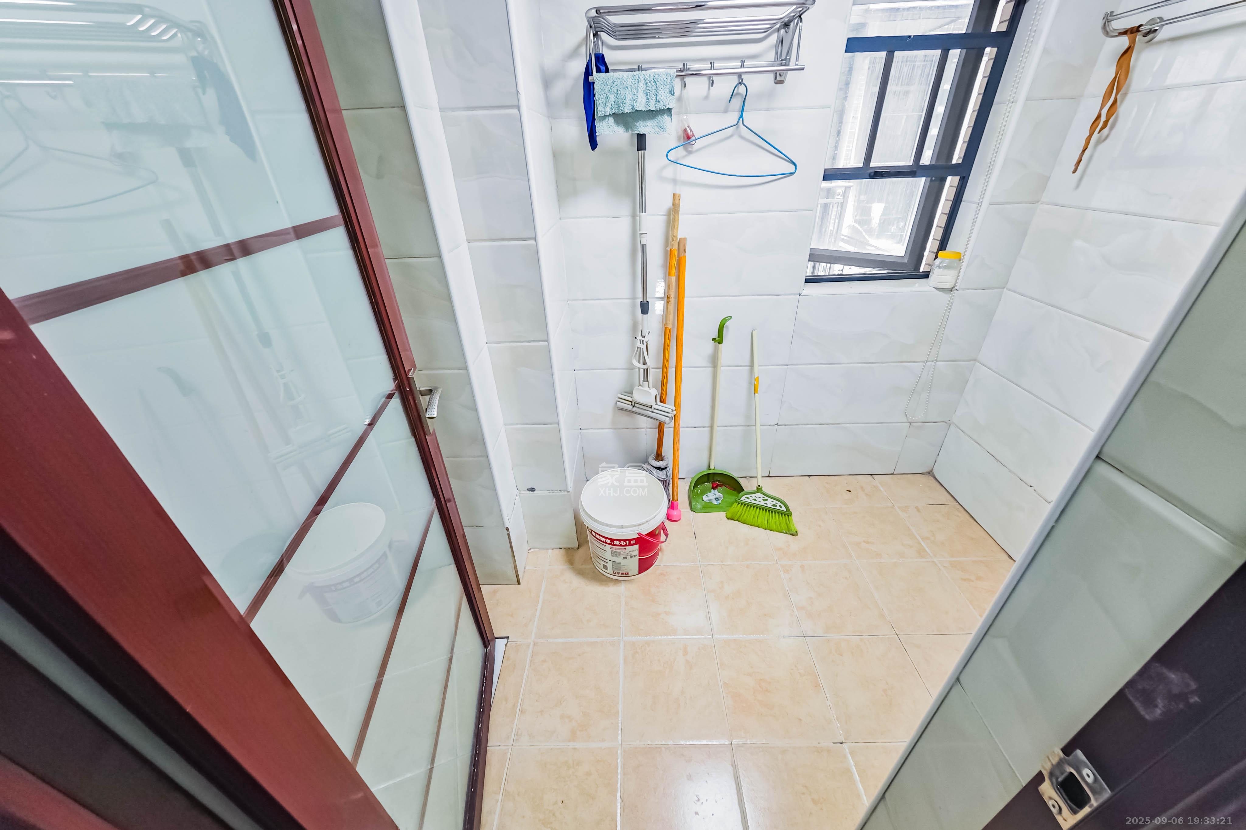 融科东南海  3室2厅2卫    95.0万卫生间