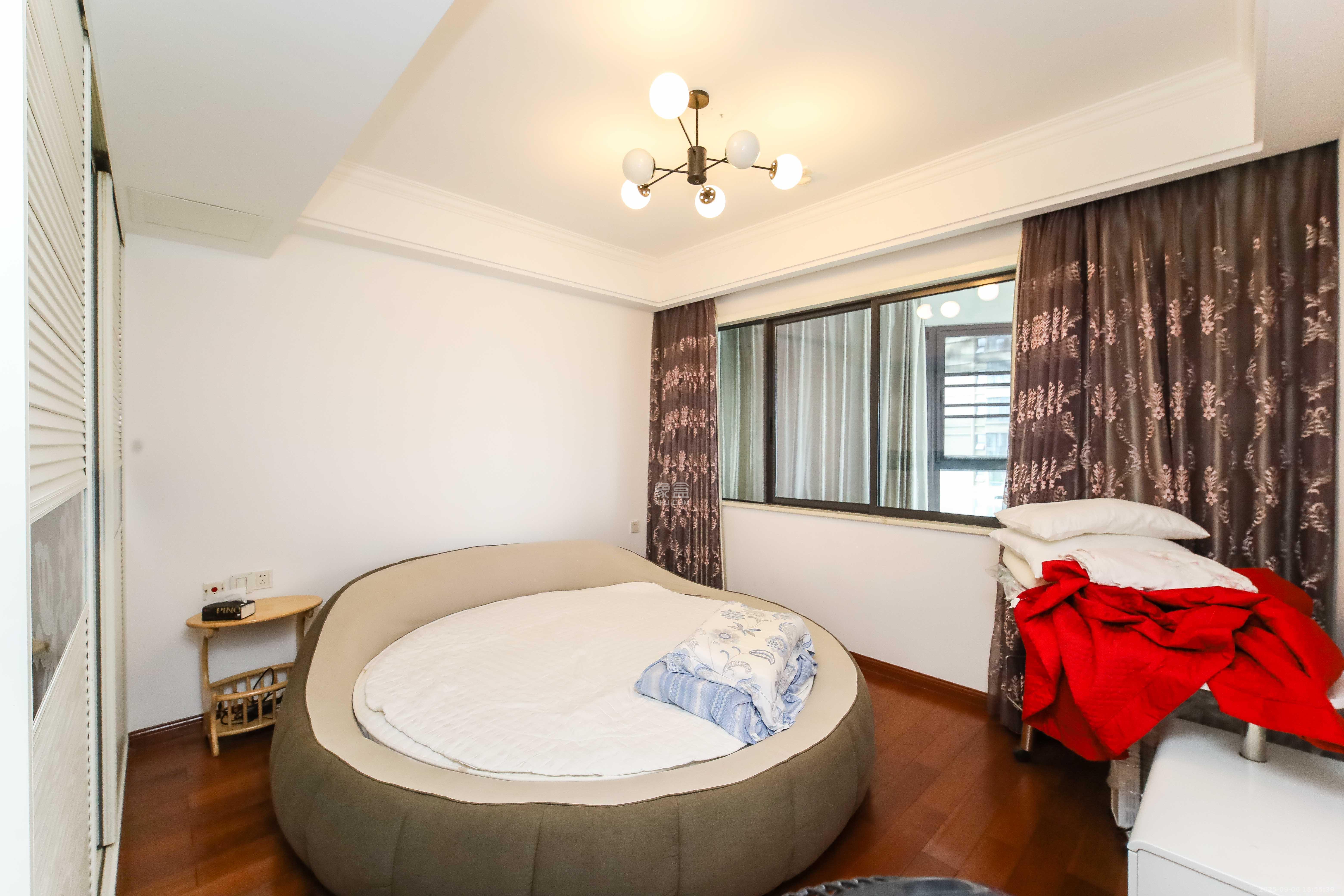 红橡华园(菲莎公馆)  3室2厅2卫    148.0万 红橡华园(菲莎公馆)  3室2厅2卫    148.0万卧室