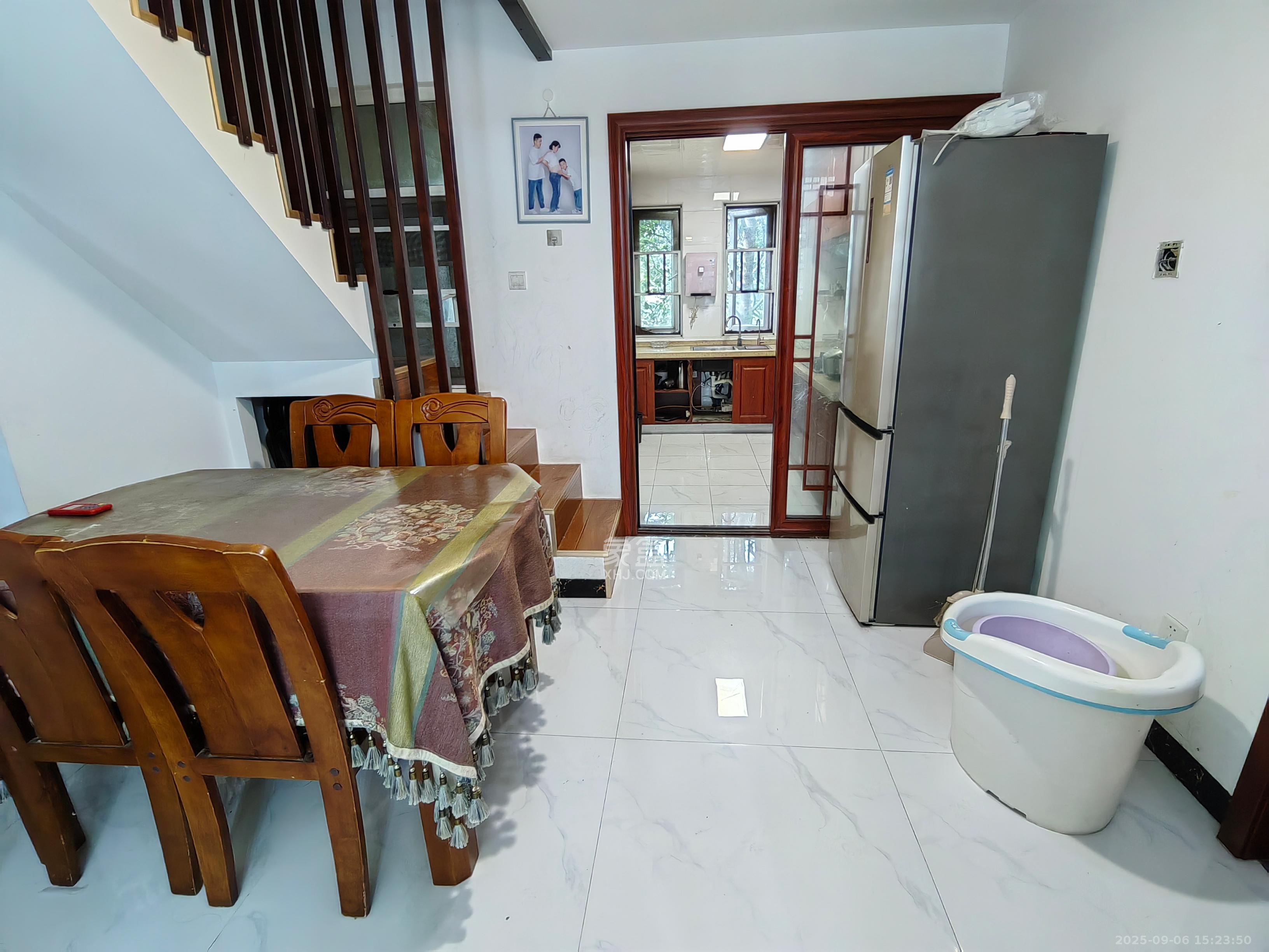 郡原居里 2室2厅1卫 1700.0元/月 郡原居里 2室2厅1卫 1700.0元/月室内图