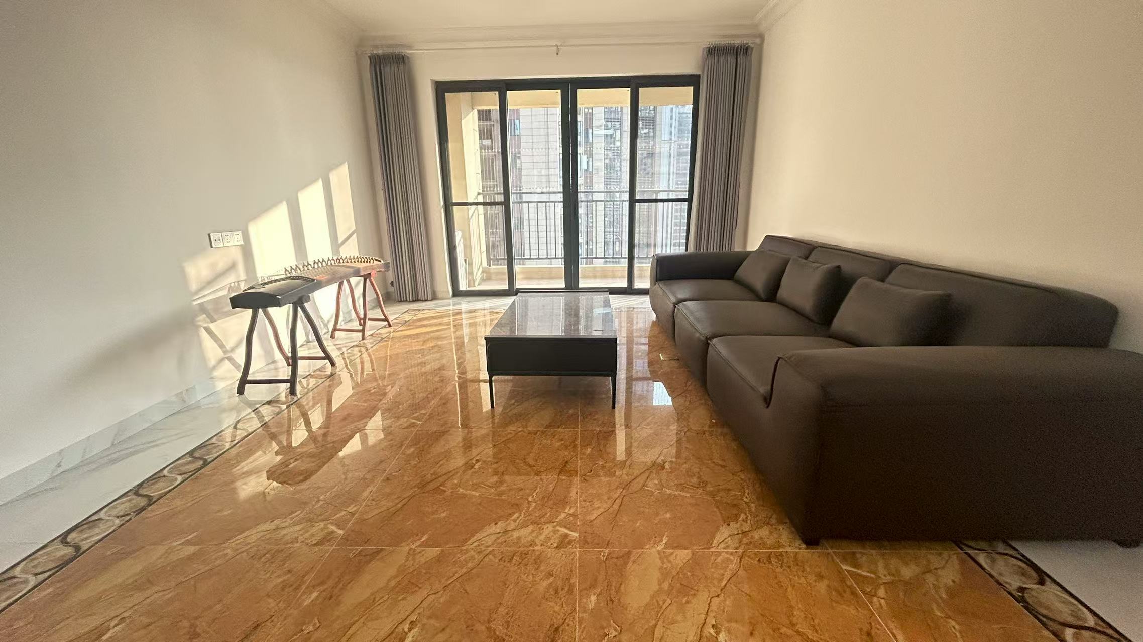 碧桂园梓山府 4室2厅2卫 2200.0元/月 碧桂园梓山府 4室2厅2卫 2200.0元/月室内图