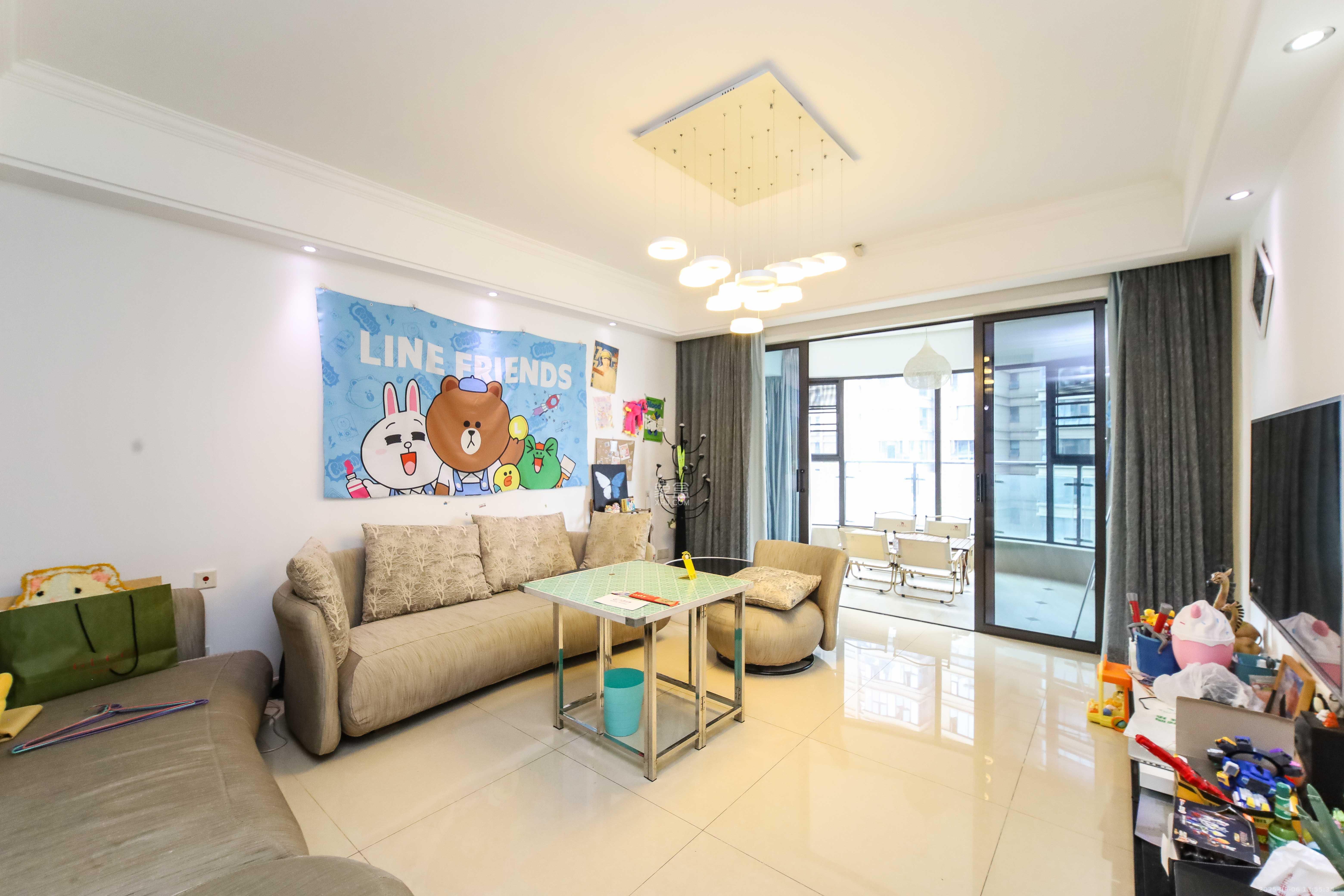 红橡华园(菲莎公馆)  3室2厅2卫    148.0万 红橡华园(菲莎公馆)  3室2厅2卫    148.0万客厅