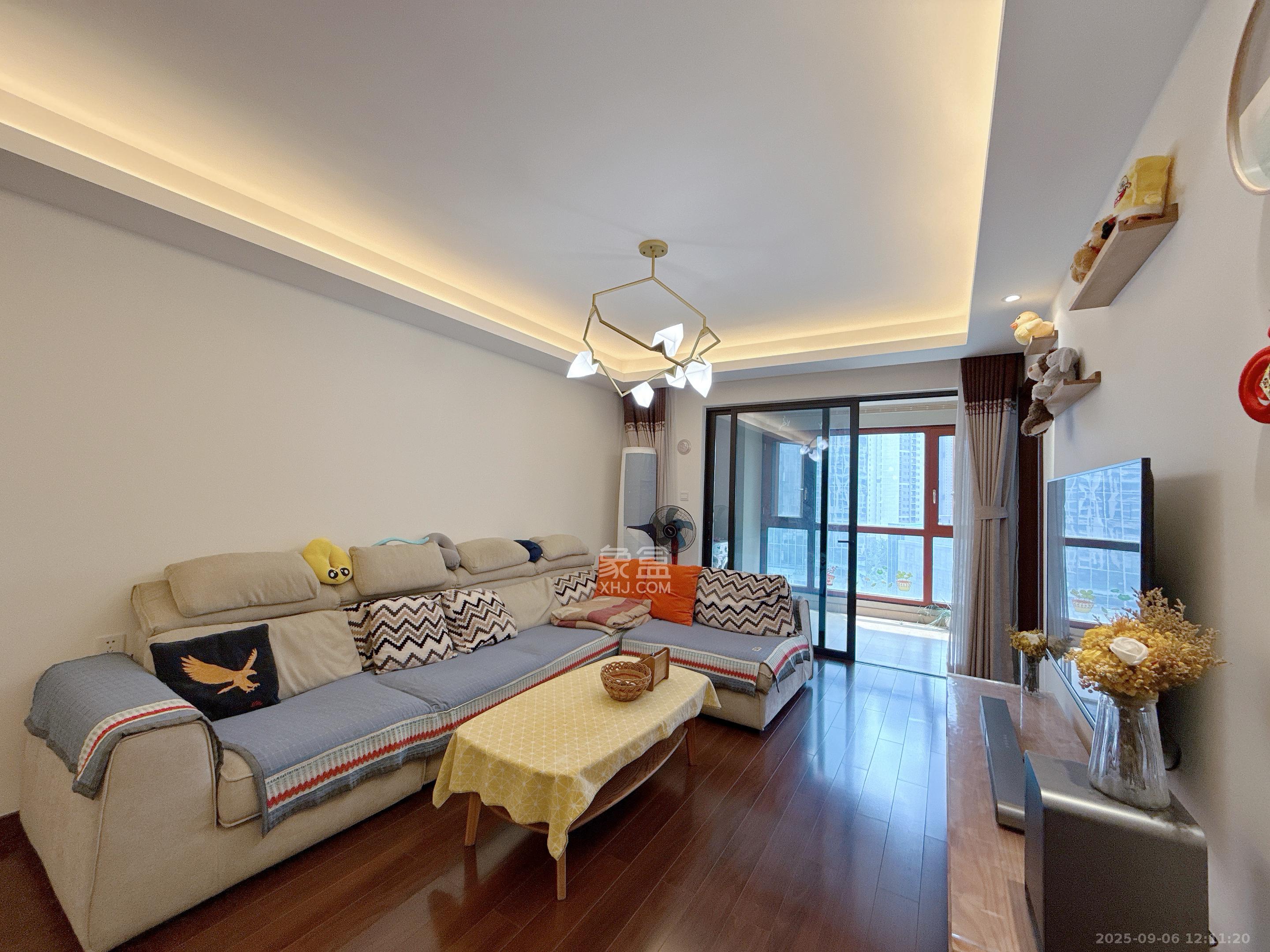 万科里金域滨江  3室2厅1卫    3800.0元/月室内图