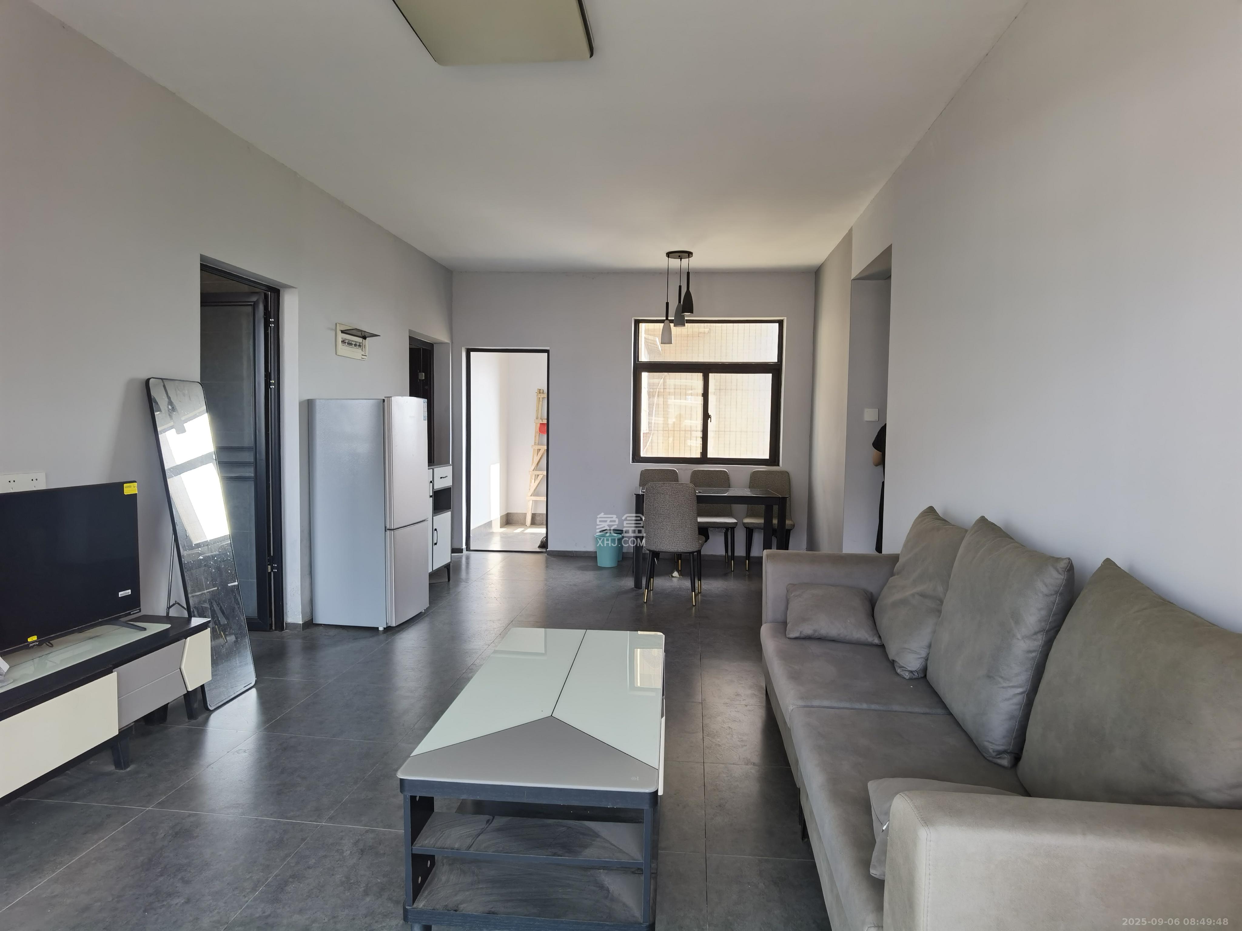 中鼎江岸花城  3室2厅1卫    1700.0元/月 中鼎江岸花城  3室2厅1卫    1700.0元/月室内图