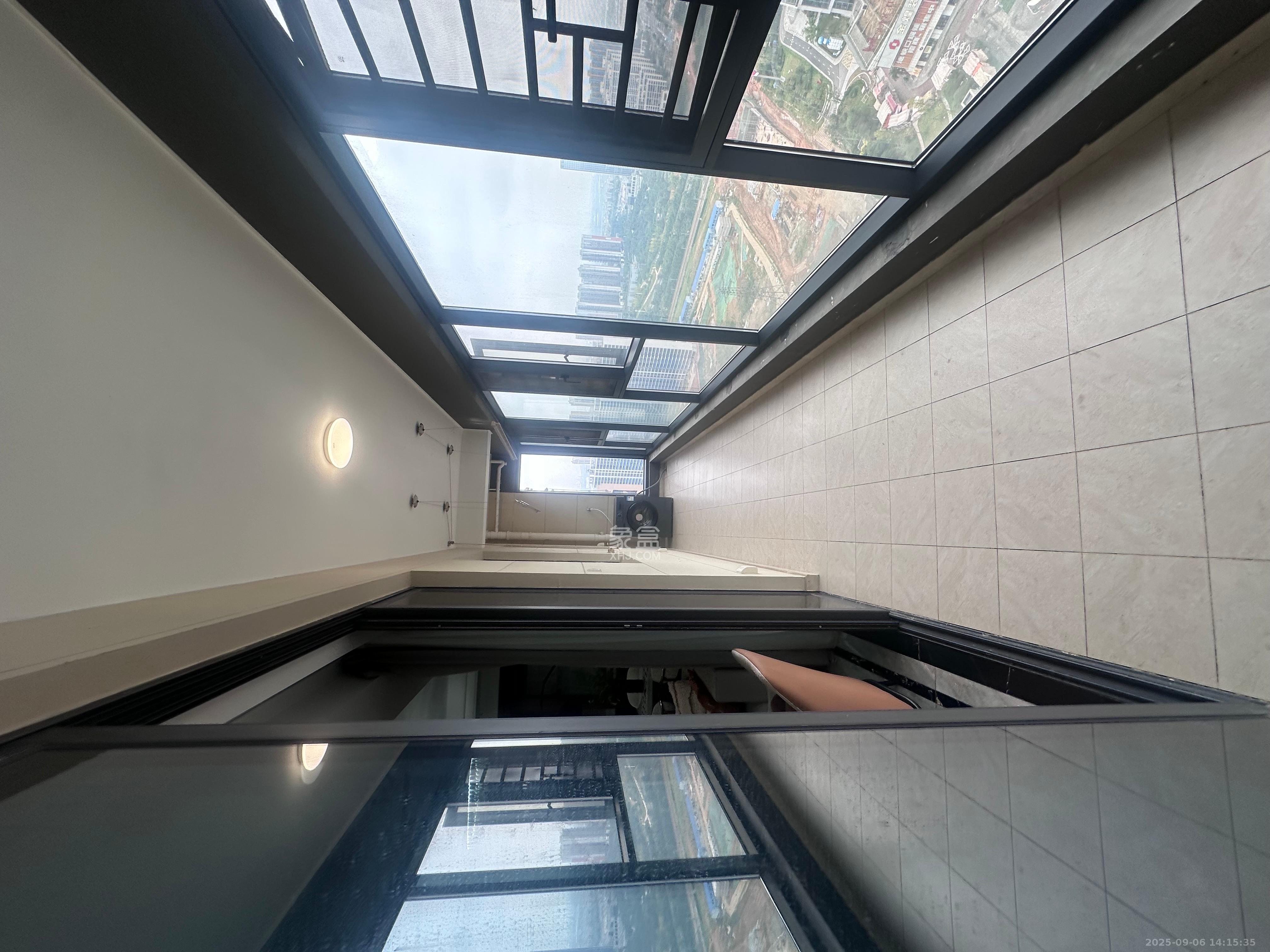 万润滨江天著  4室2厅2卫   3900.00元/月室内图