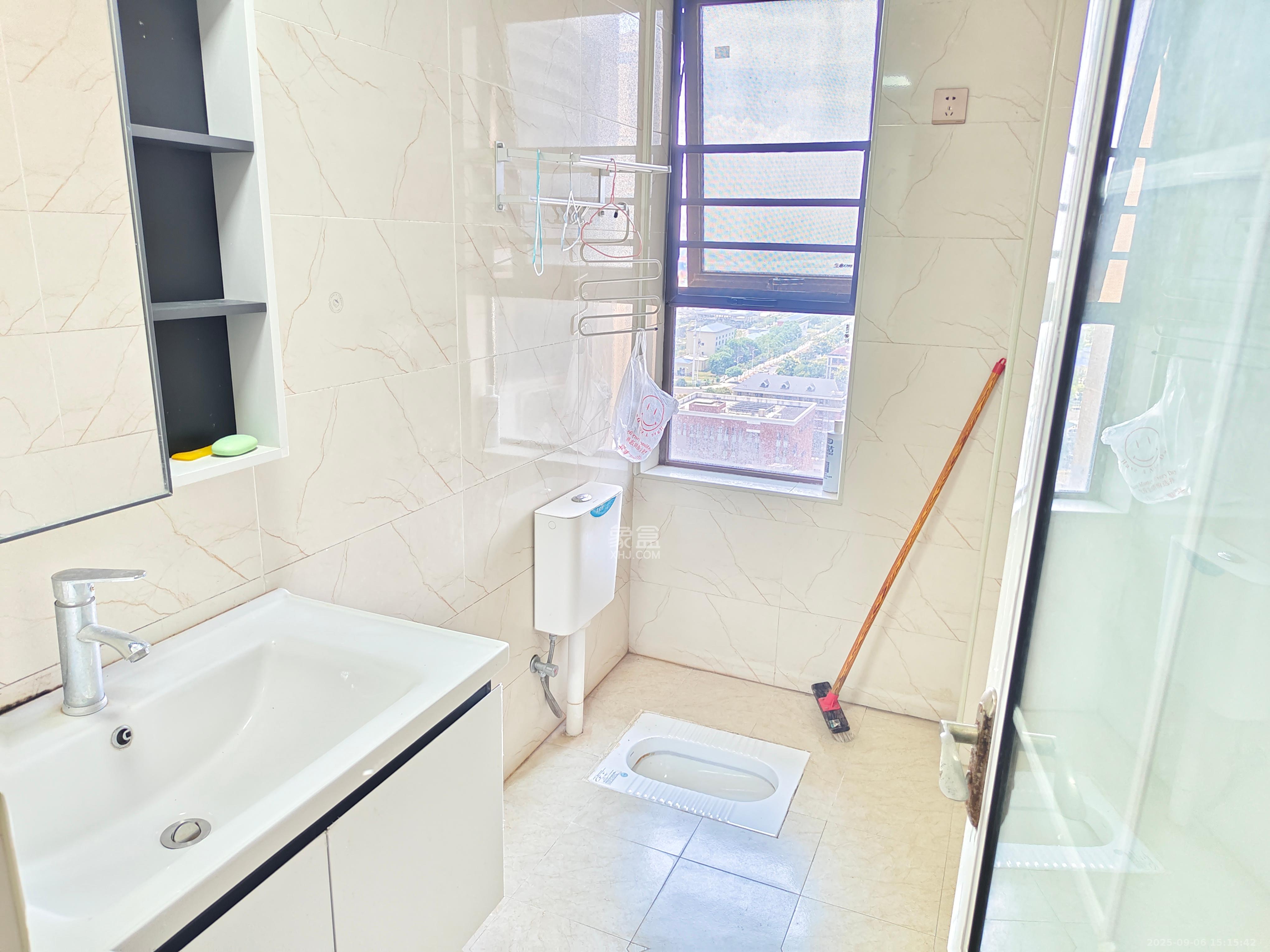 洋湖18克拉（旷远洋湖18克拉）  4室2厅2卫    3200.0元/月室内图