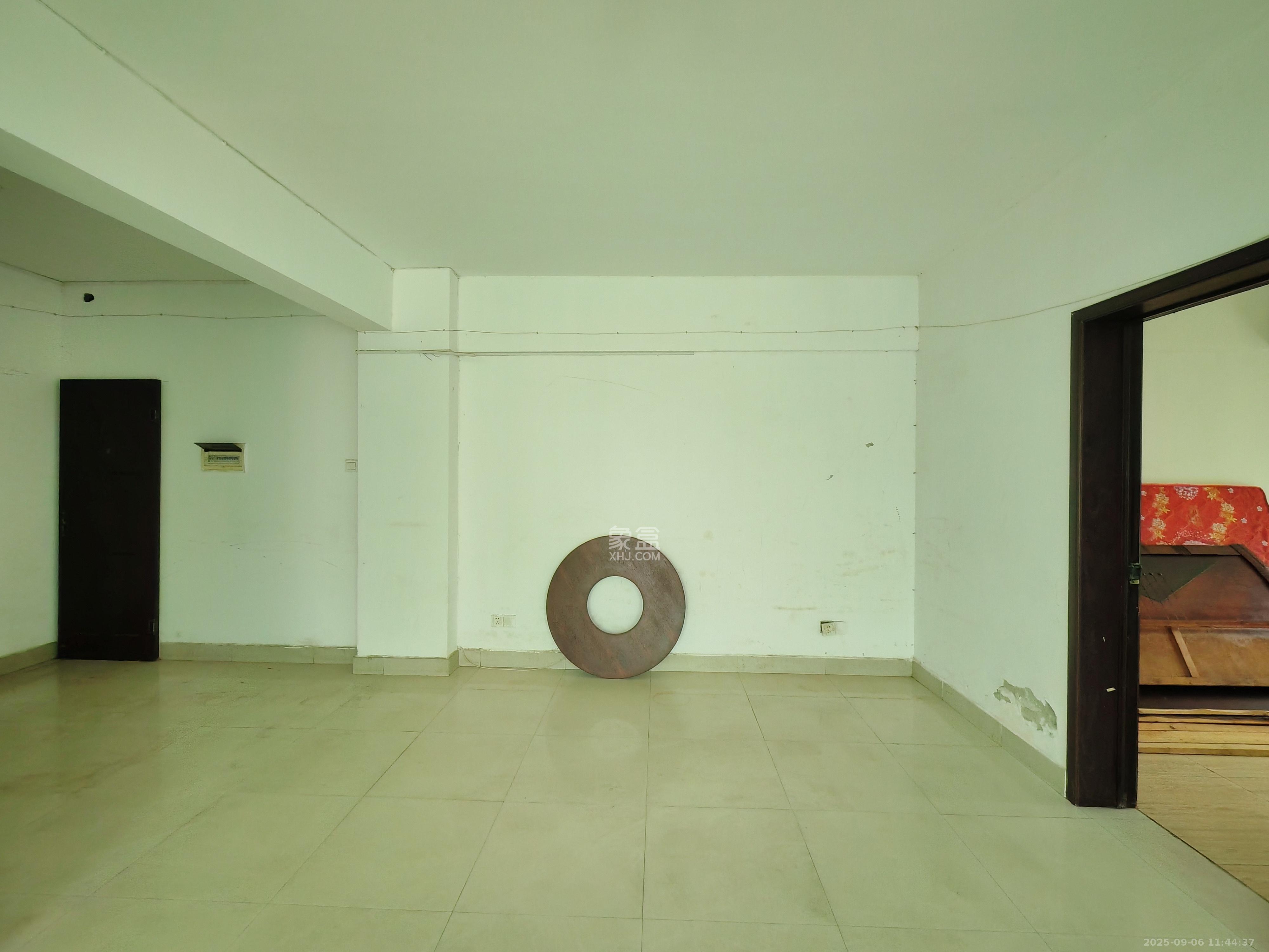 高桥财富大厦  3室2厅1卫    1900.0元/月 高桥财富大厦  3室2厅1卫    1900.0元/月室内图