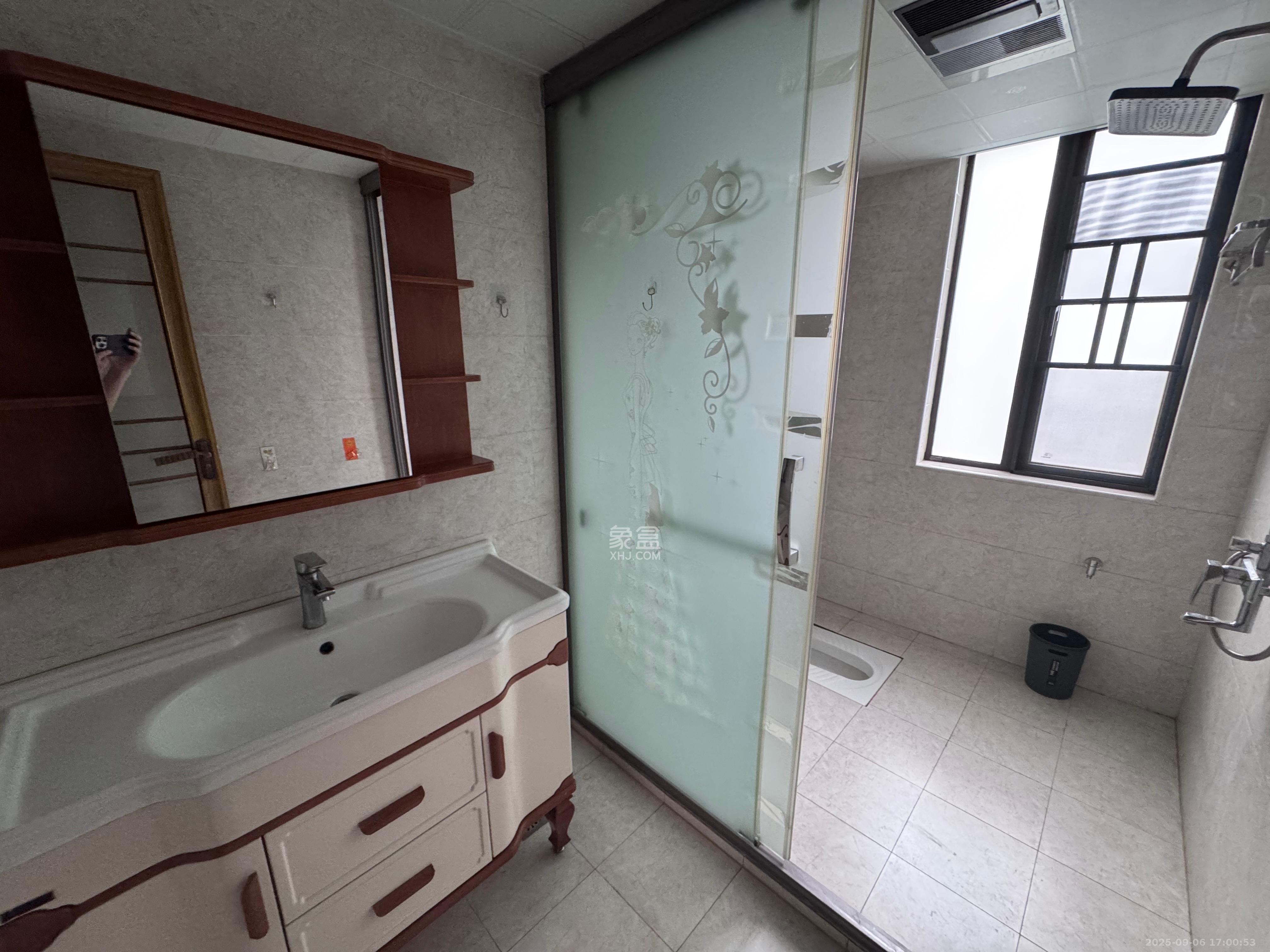 和泓梅溪四季 4室2厅2卫 3400.0元/月 和泓梅溪四季 4室2厅2卫 3400.0元/月室内图