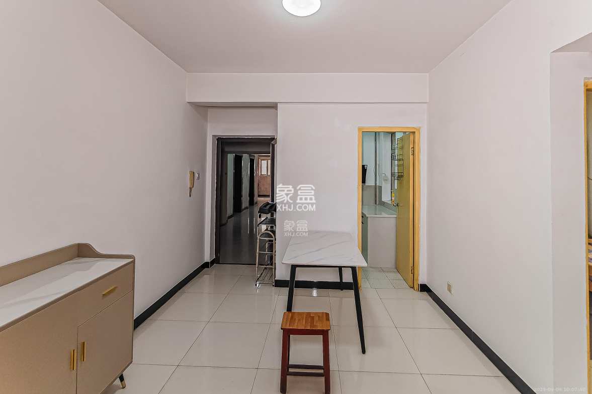 凯通国际城(凯通朝庭)  2室1厅1卫    56.0万 凯通国际城(凯通朝庭)  2室1厅1卫    56.0万客厅