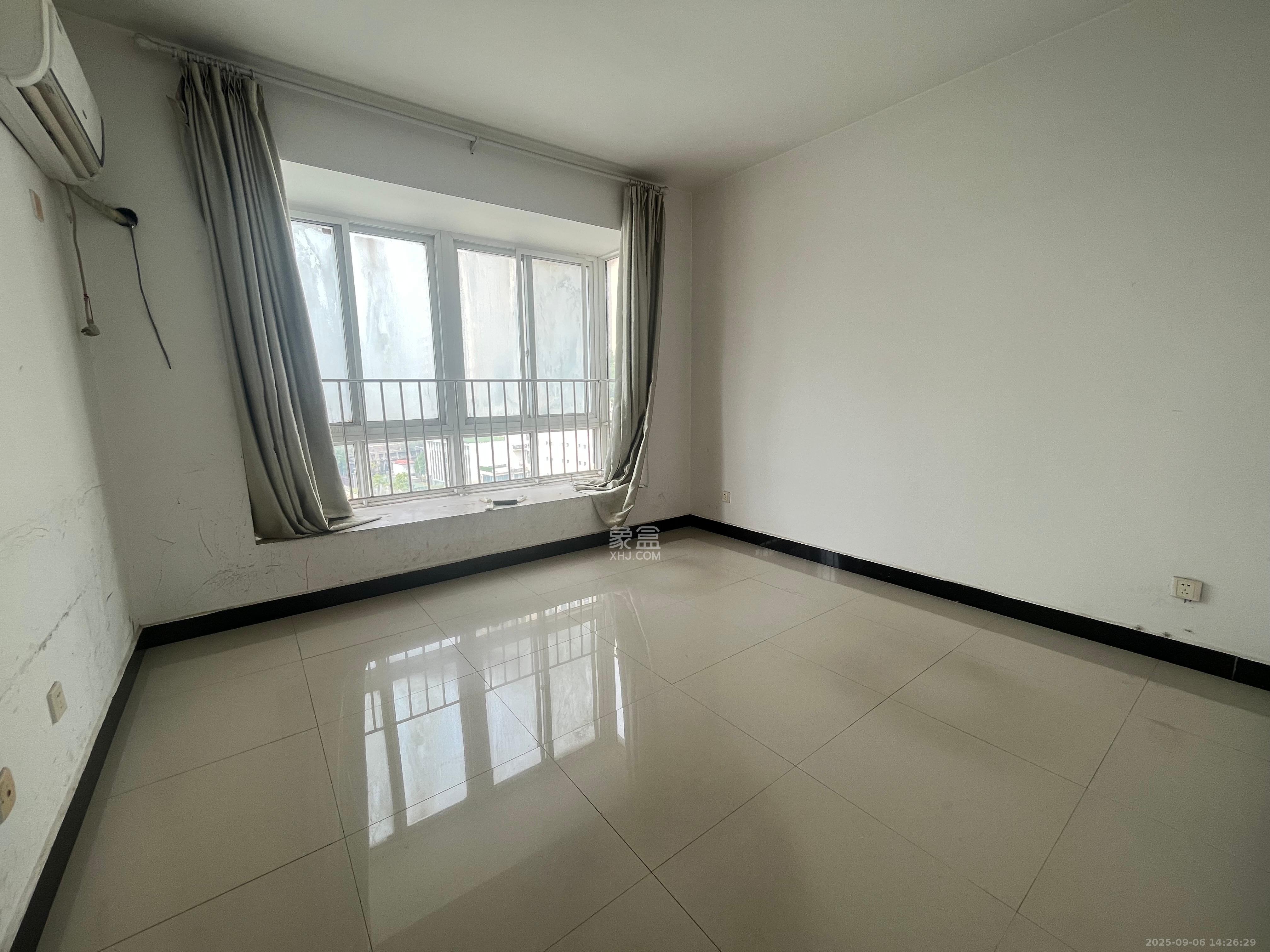 联通小区(瑞丽园) 4室2厅2卫 3200.0元/月 联通小区(瑞丽园) 4室2厅2卫 3200.0元/月室内图