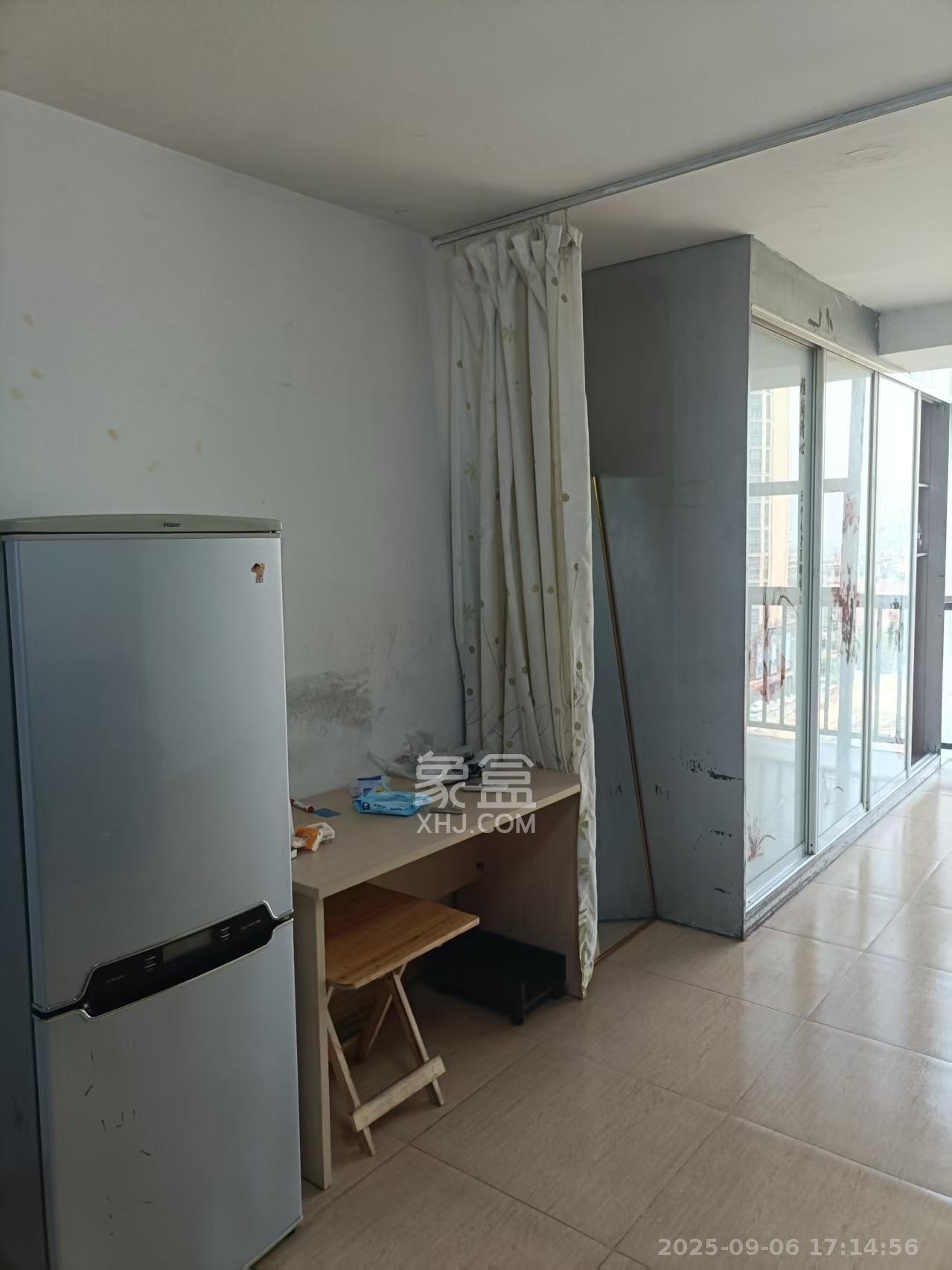 新时代广场  1室1厅1卫    1500.0元/月 新时代广场  1室1厅1卫    1500.0元/月室内图