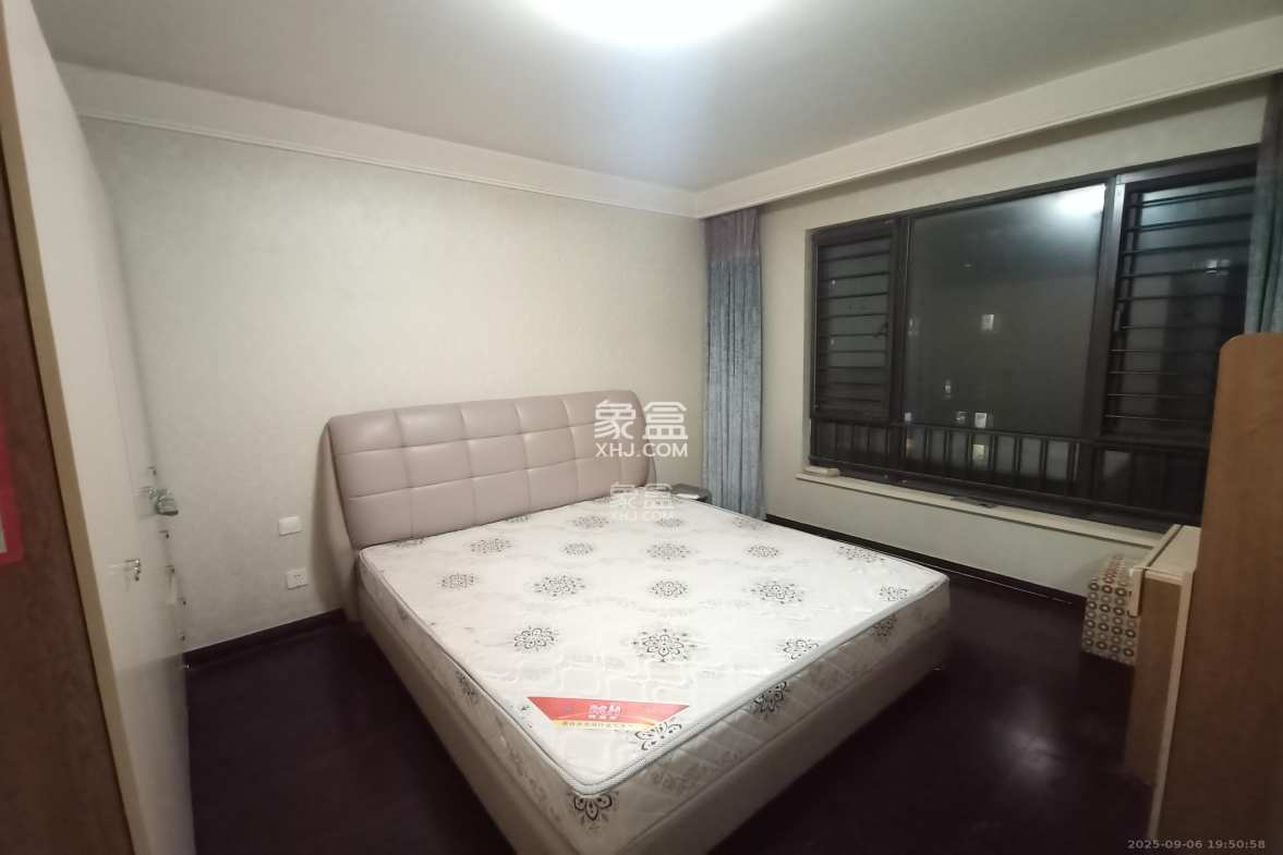 中海国际二期  3室2厅1卫    1800.0元/月 中海国际二期  3室2厅1卫    1800.0元/月室内图