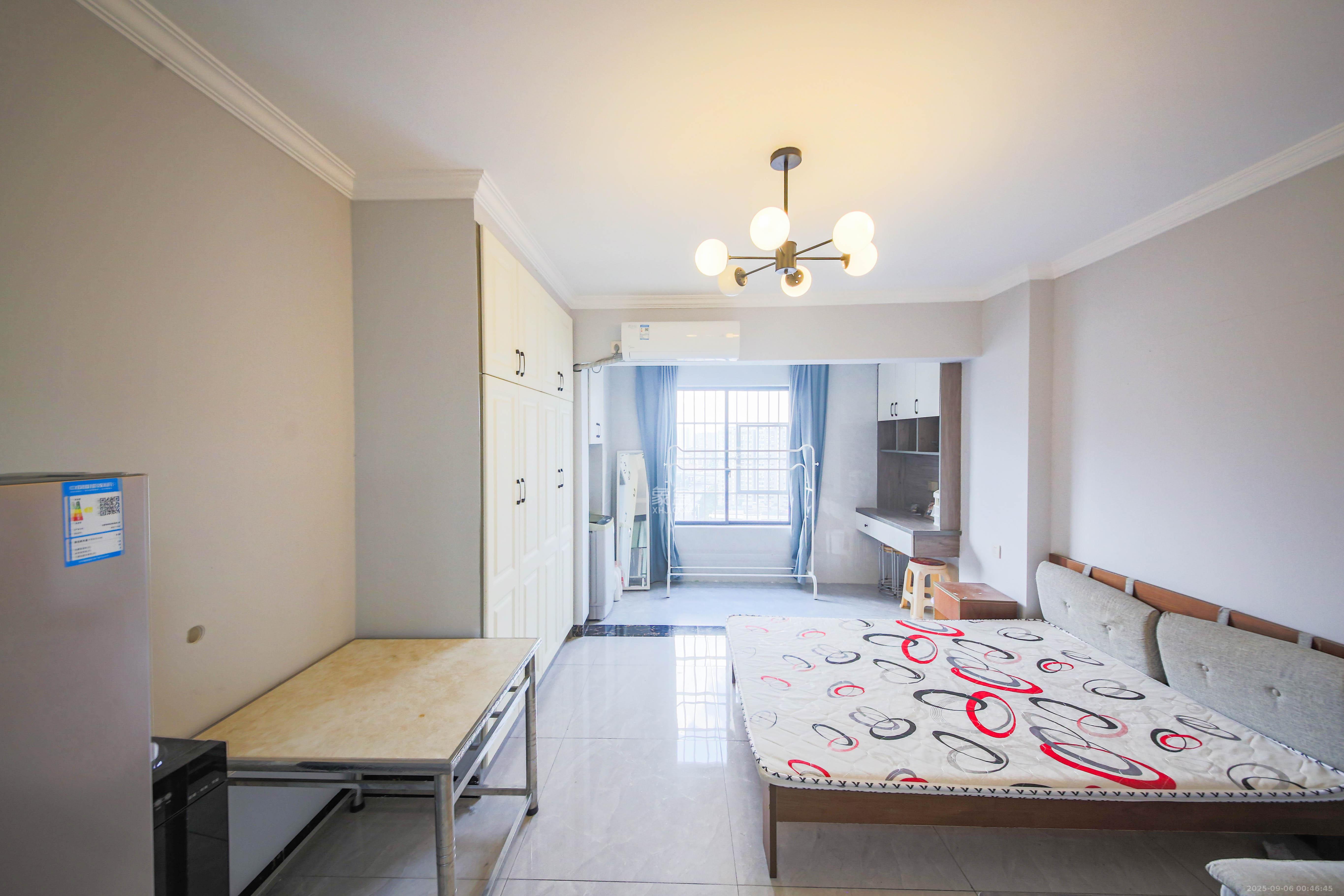 富瑞星座  1室1厅1卫    45.9万卧室