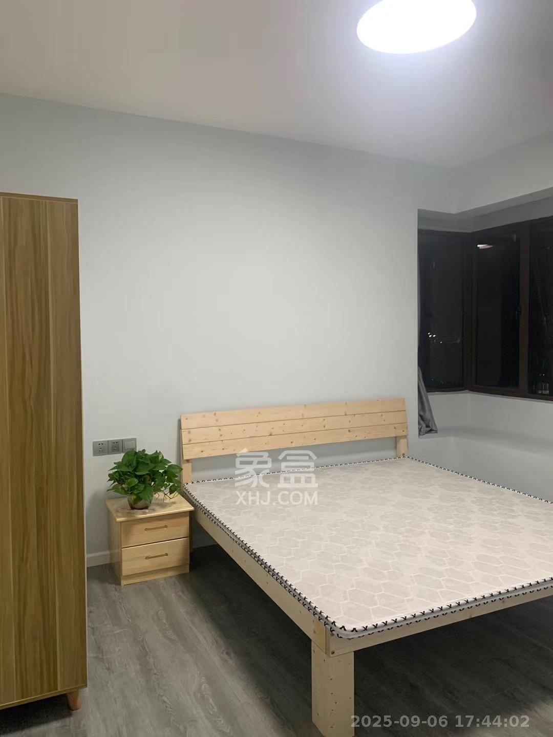 山语城三期  3室2厅1卫    1650.0元/月室内图