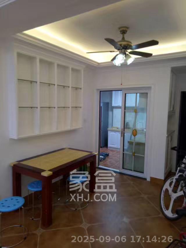 水岸世景  3室2厅3卫    2000.0元/月室内图