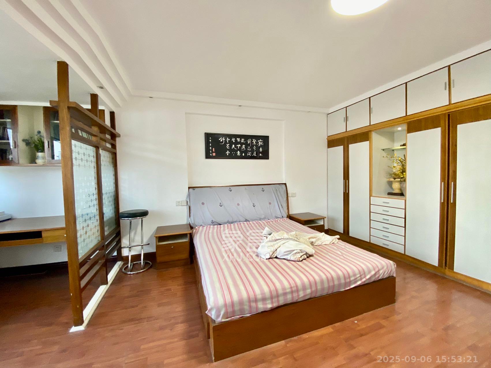 德政园  4室2厅2卫    2200.0元/月室内图