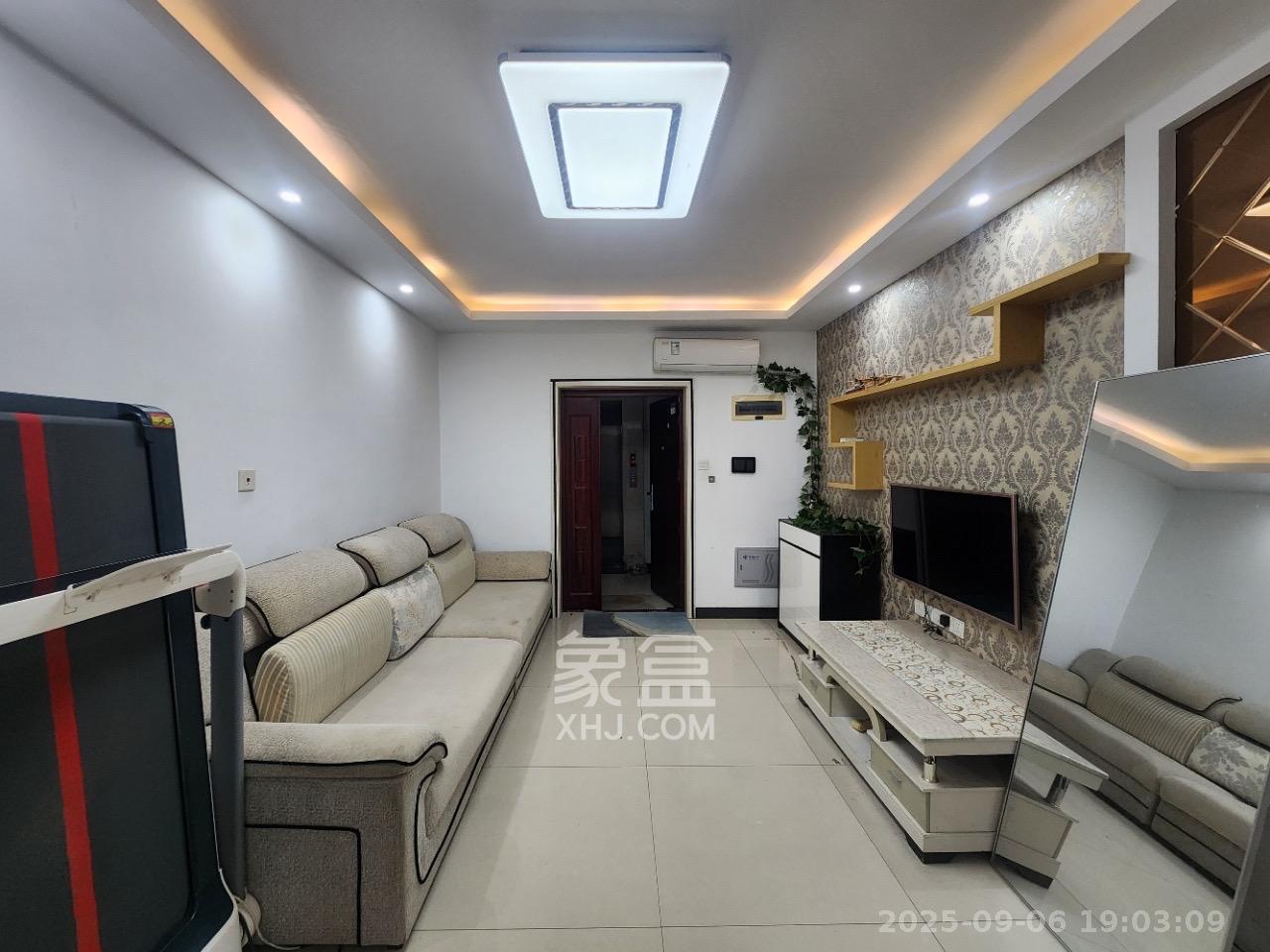 绿地中央广场 2室2厅1卫 2300.0元/月 绿地中央广场 2室2厅1卫 2300.0元/月室内图