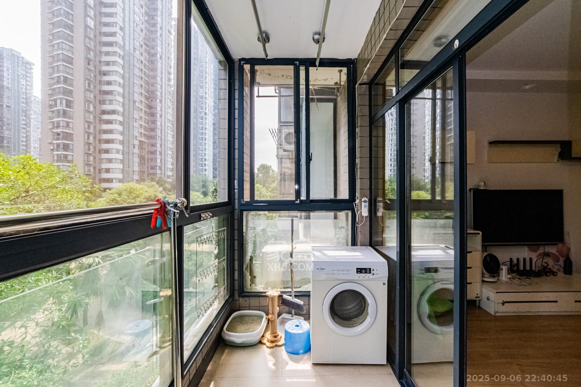 湘江世纪城星江苑  3室2厅1卫    95.8万阳台