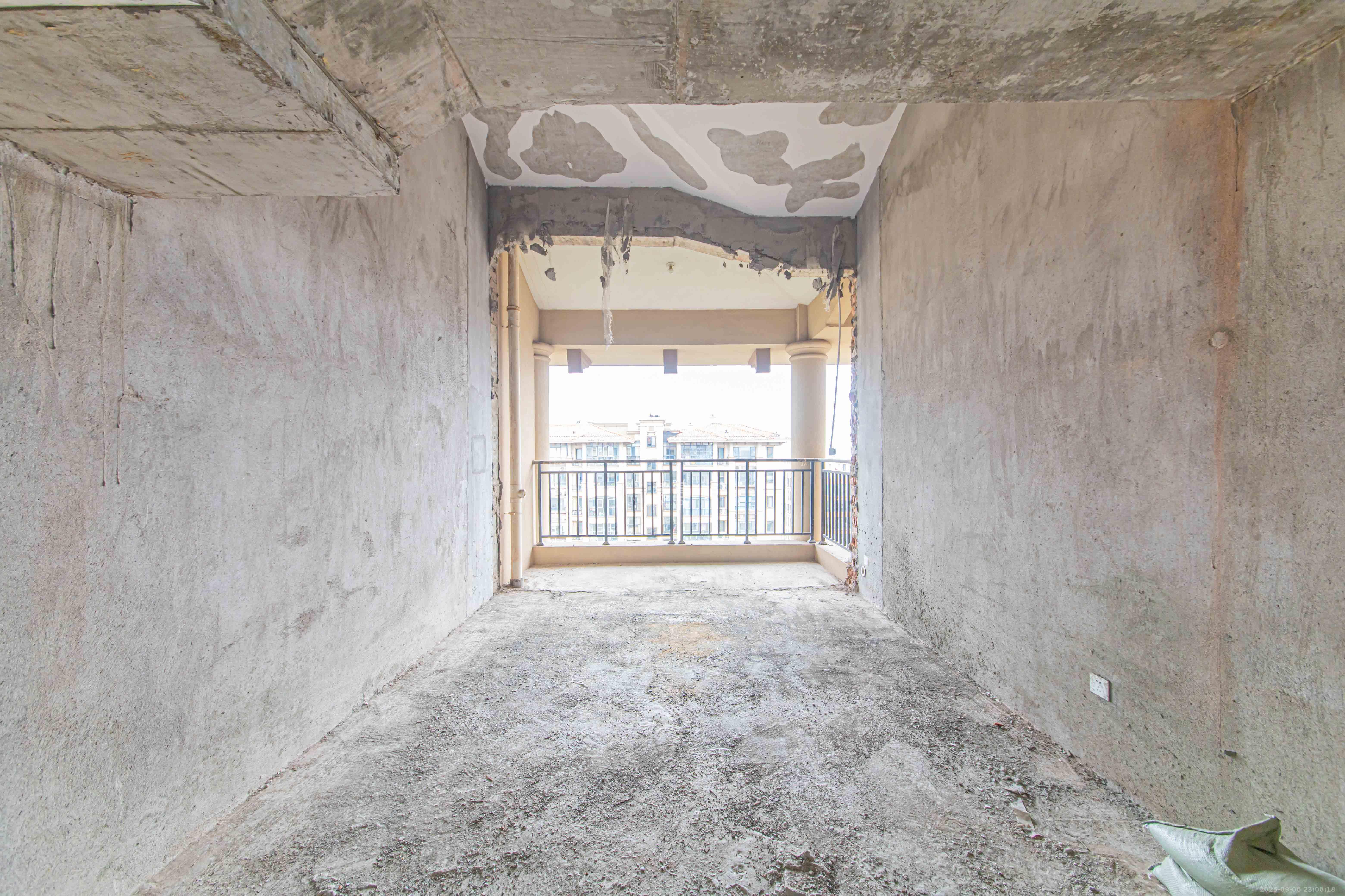 中建芙蓉嘉苑  3室2厅1卫   92.80万客厅
