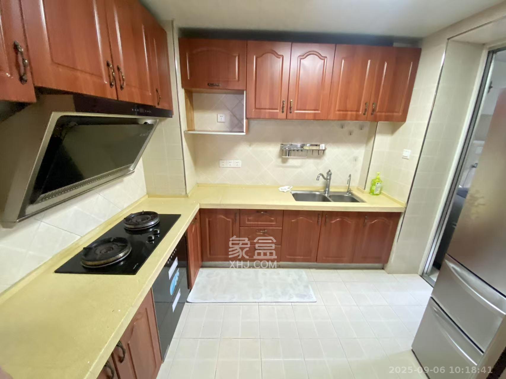 钱隆樽品(一、二、三期) 3室2厅2卫 2800.0元/月 钱隆樽品(一、二、三期) 3室2厅2卫 2800.0元/月室内图