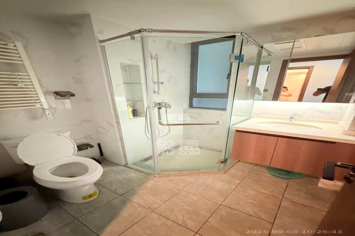 绿地V岛 3室2厅2卫 3800.0元/月 绿地V岛 3室2厅2卫 3800.0元/月室内图