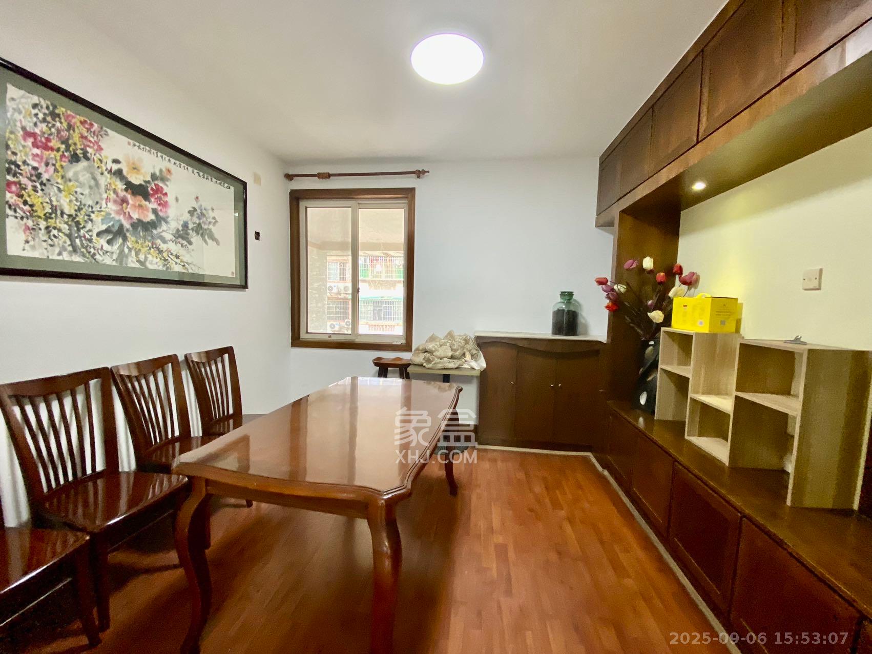 德政园  4室2厅2卫    2200.0元/月室内图