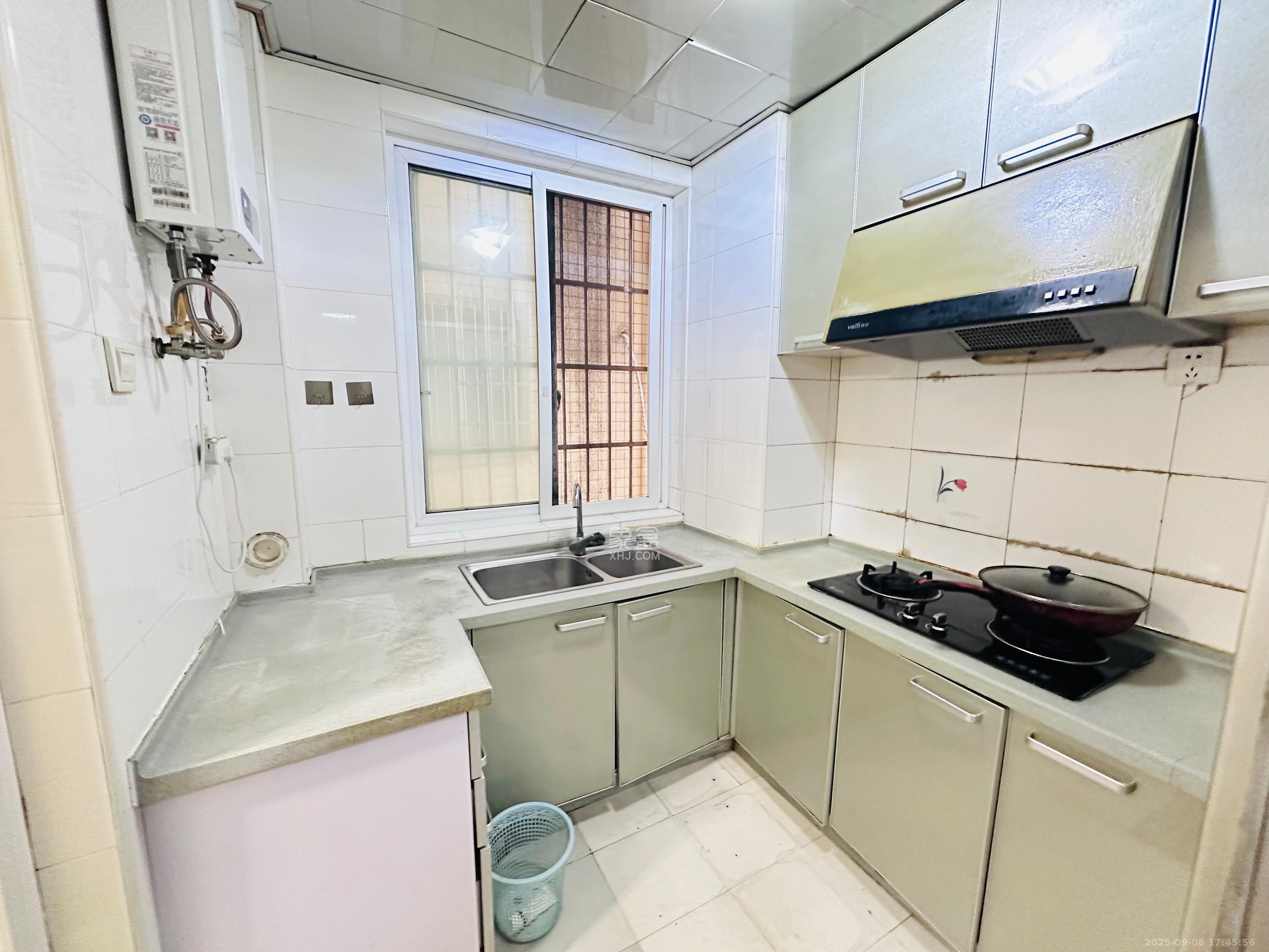 圣力华苑 2室2厅1卫 1300.0元/月 圣力华苑 2室2厅1卫 1300.0元/月室内图