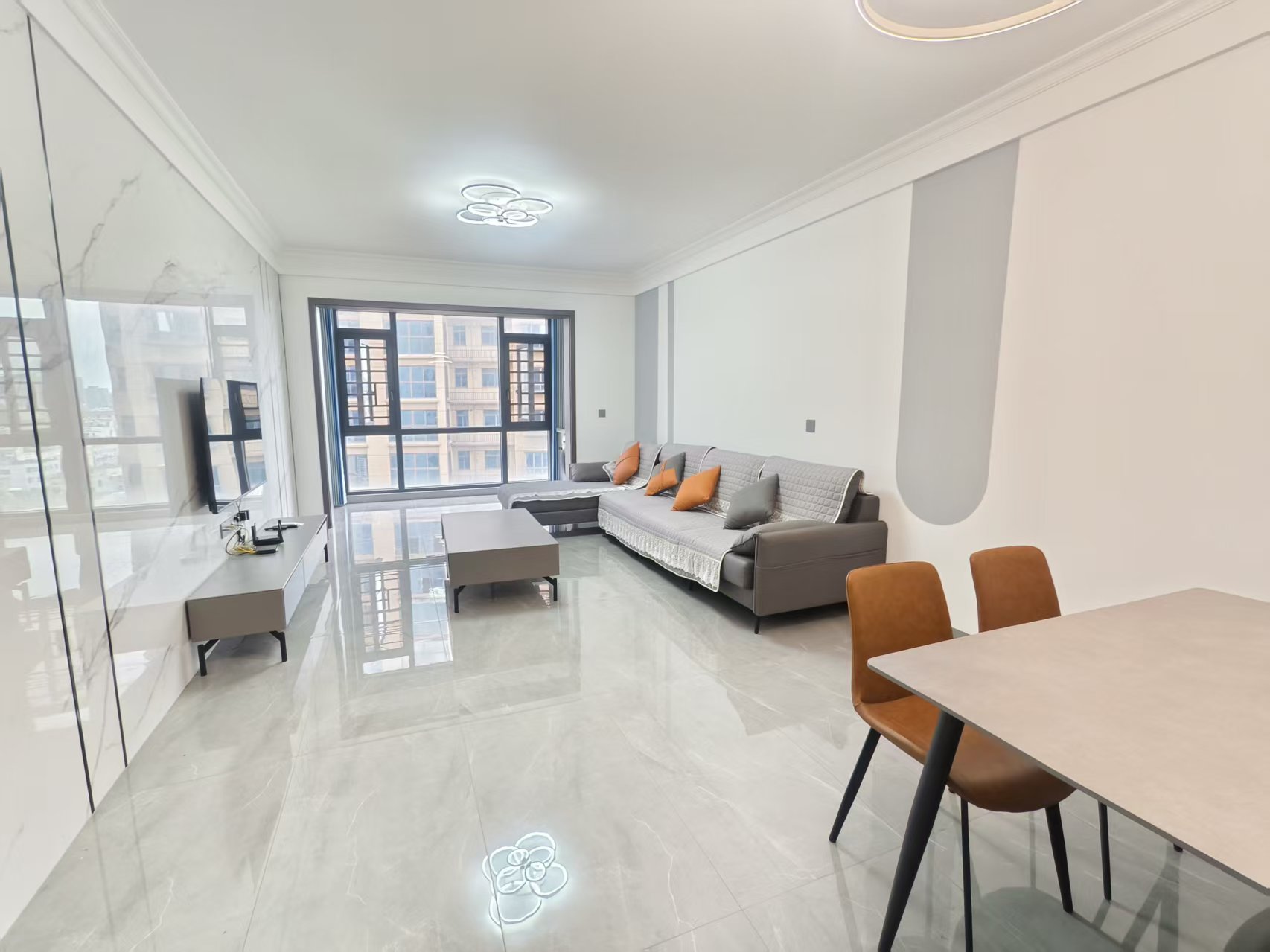 都市中央广场 2室2厅2卫 1700.0元/月 都市中央广场 2室2厅2卫 1700.0元/月室内图