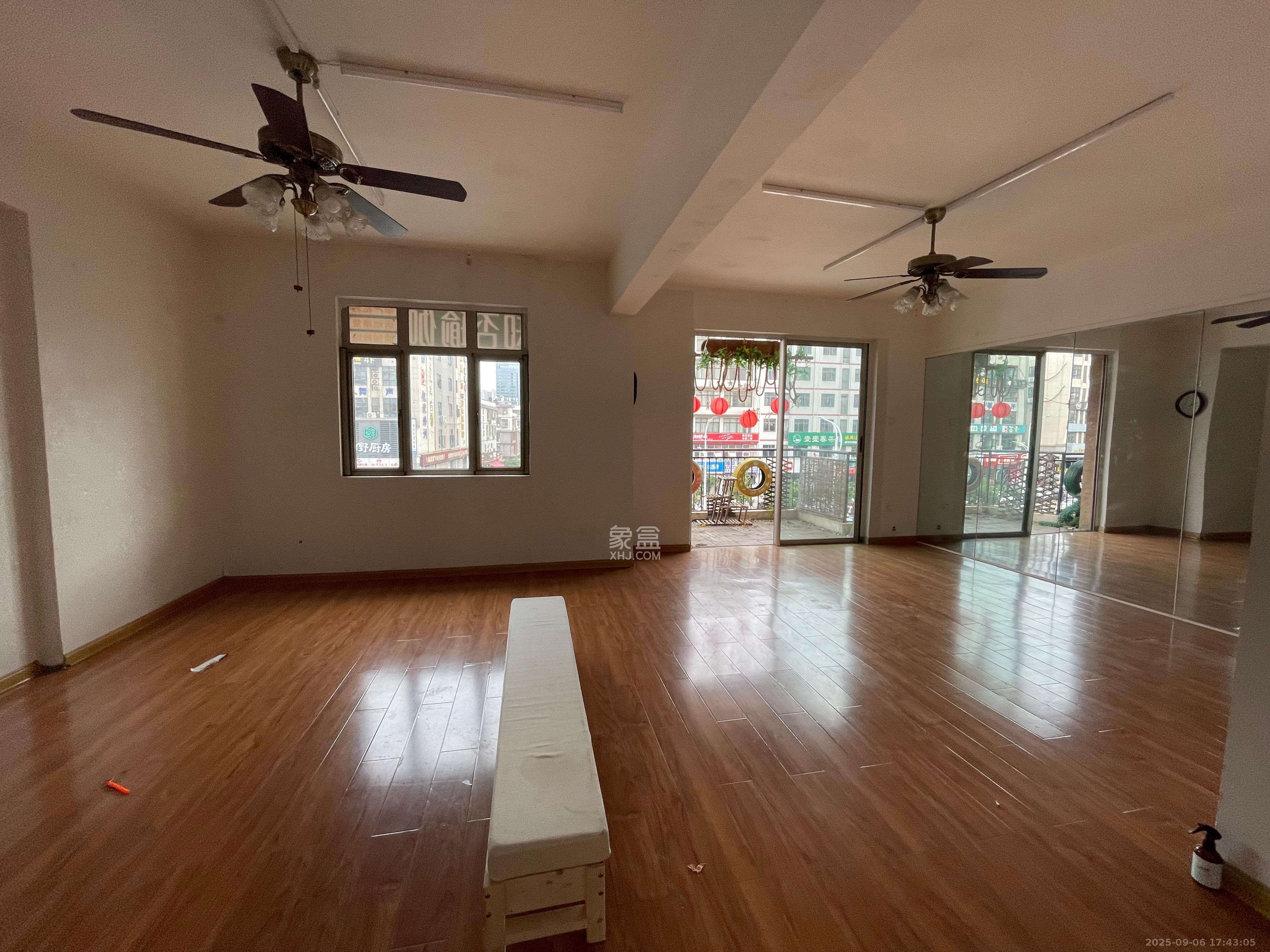 米兰春天 3室2厅1卫 1800.0元/月 米兰春天 3室2厅1卫 1800.0元/月室内图