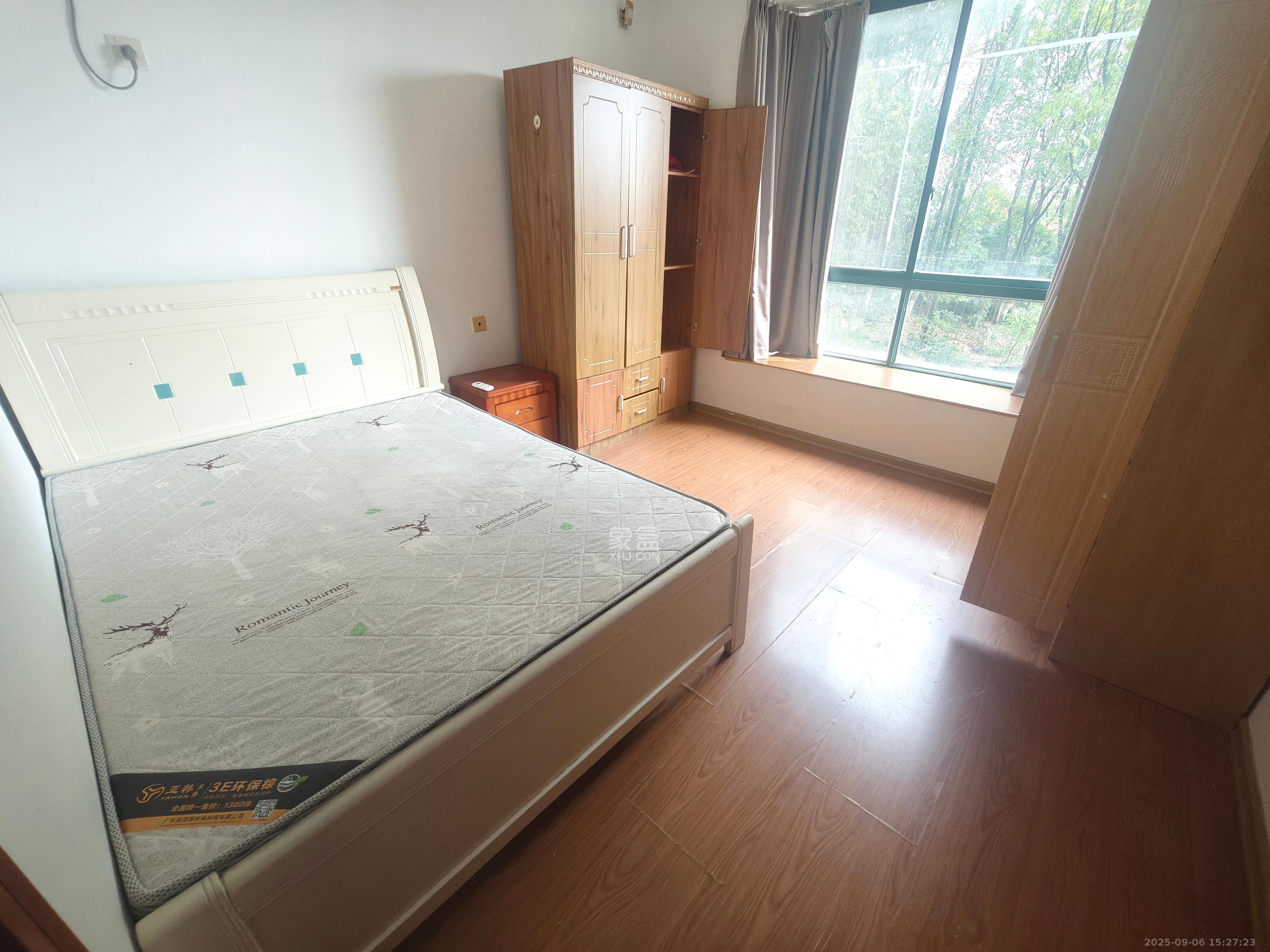 圣爵菲斯  1室2厅1卫    2000.0元/月室内图