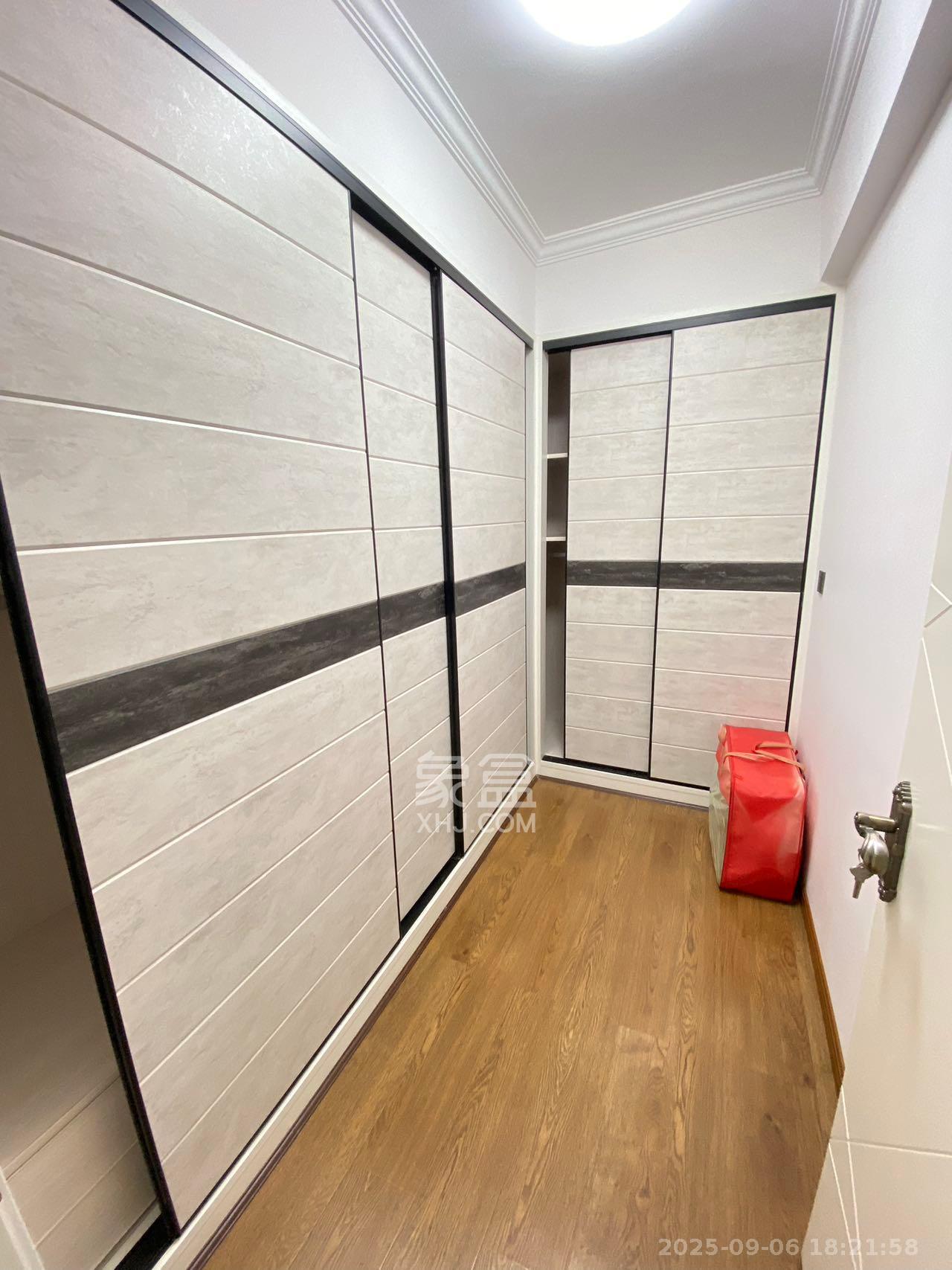 悦湖山 3室2厅2卫 2300.0元/月 悦湖山 3室2厅2卫 2300.0元/月室内图