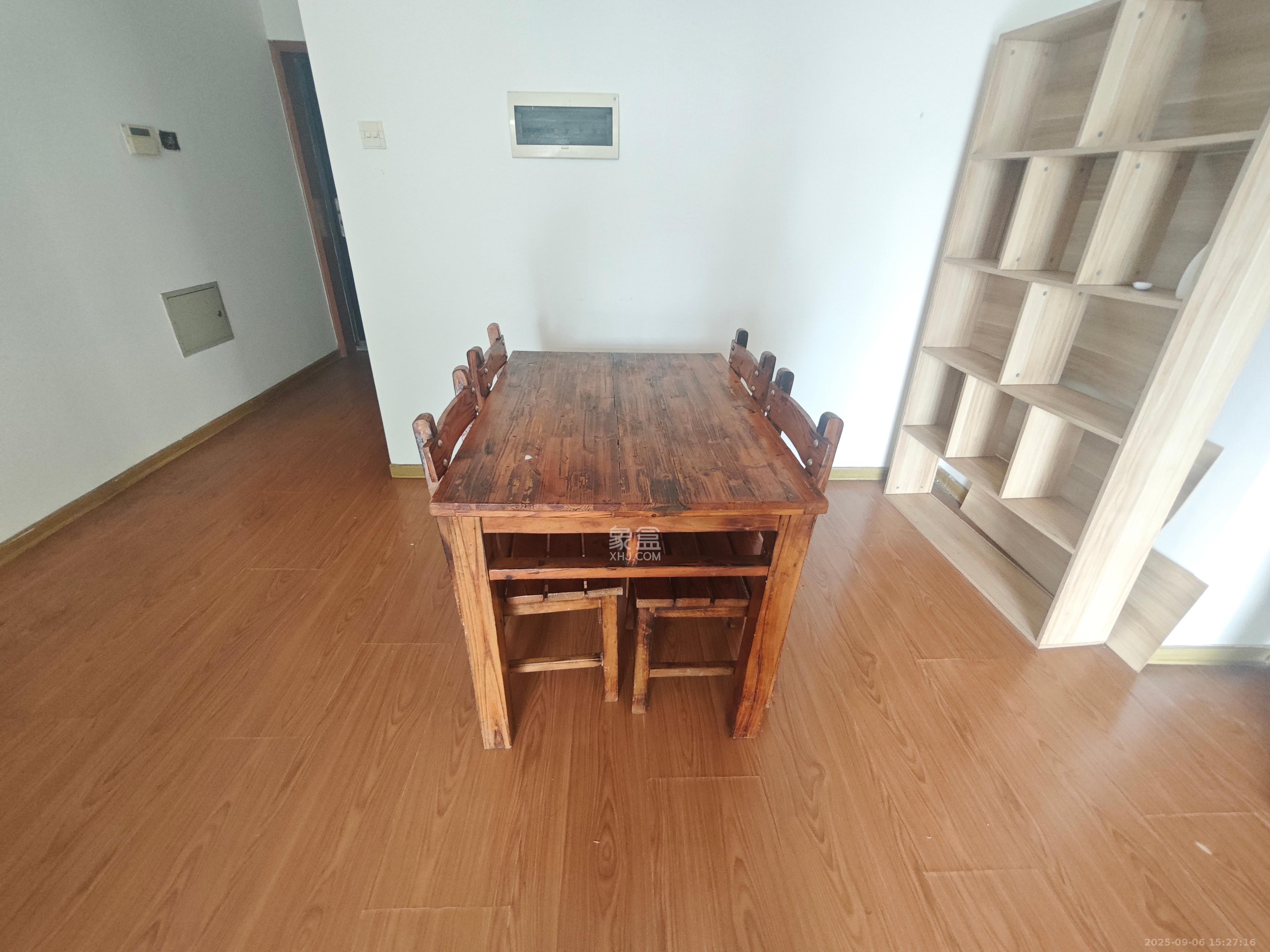 圣爵菲斯  1室2厅1卫    2000.0元/月室内图