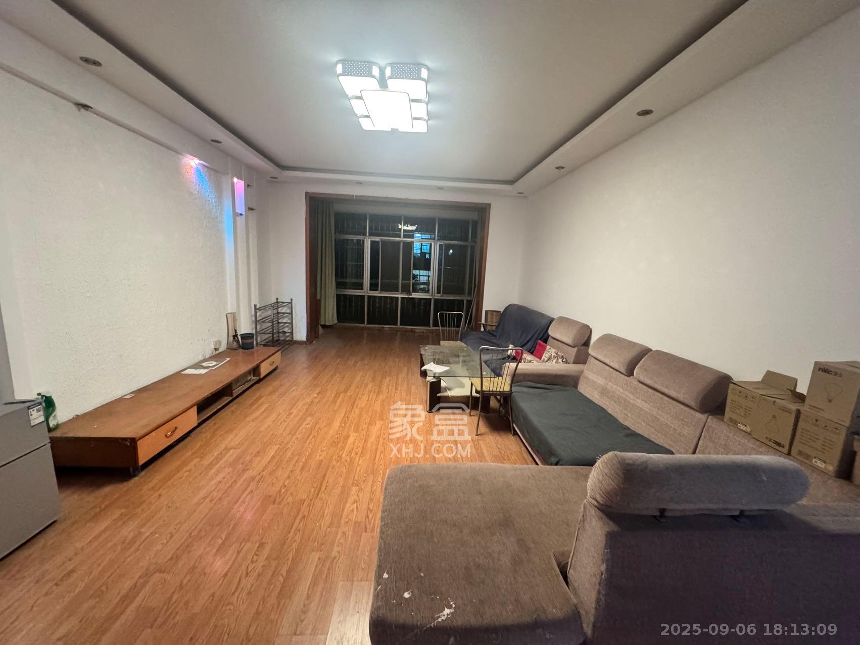 洞井一小区 3室2厅2卫 1600.0元/月 洞井一小区 3室2厅2卫 1600.0元/月室内图