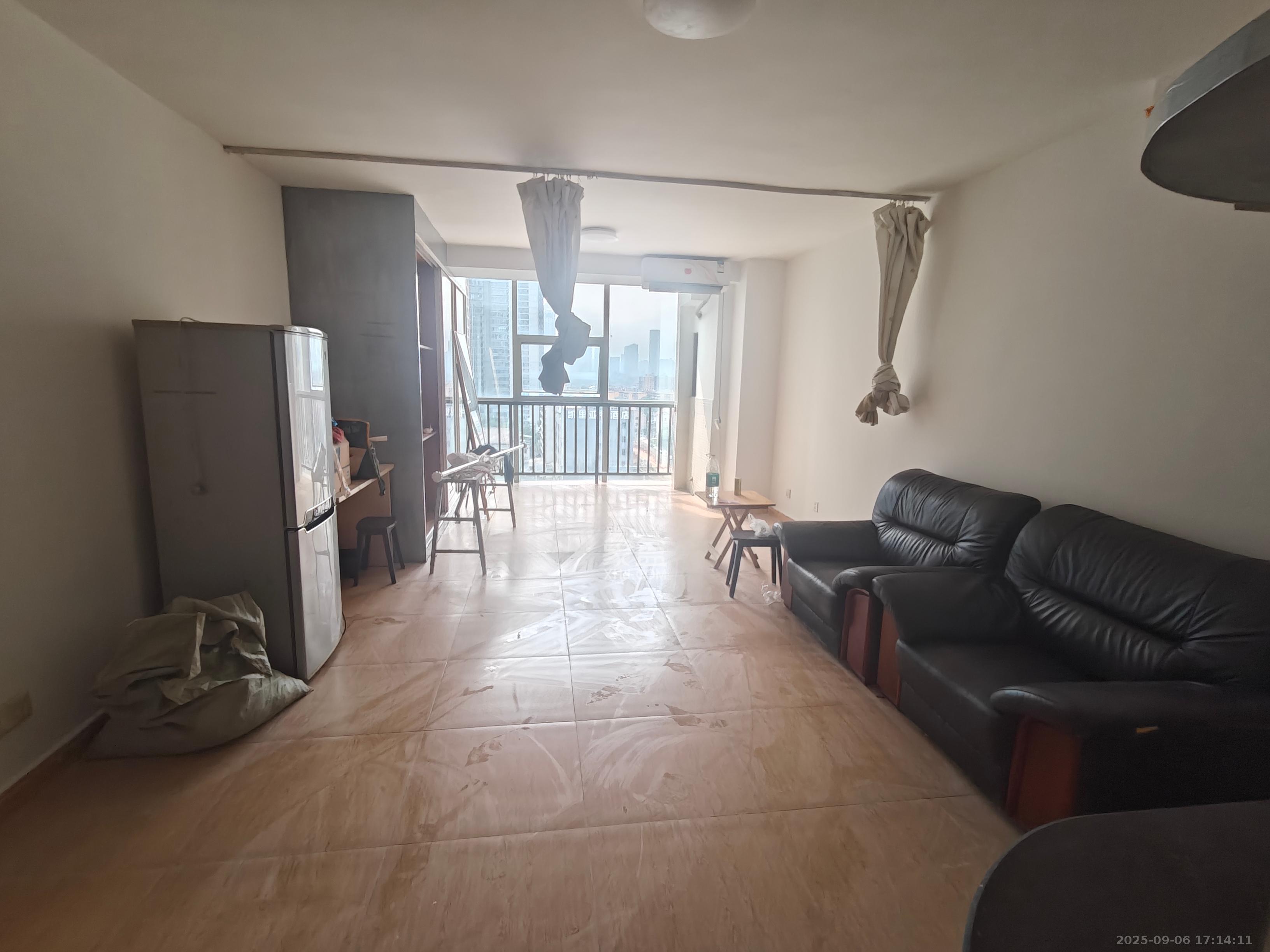 新时代广场  1室1厅1卫    1500.0元/月 新时代广场  1室1厅1卫    1500.0元/月室内图1