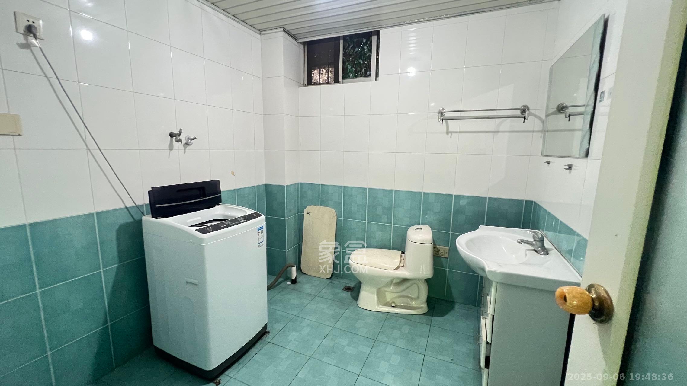 中南汽车世界 3室2厅2卫 1400.0元/月 中南汽车世界 3室2厅2卫 1400.0元/月室内图