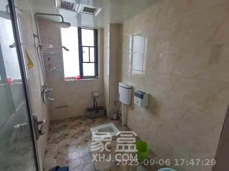 三一街区  2室2厅2卫   1900.00元/月室内图