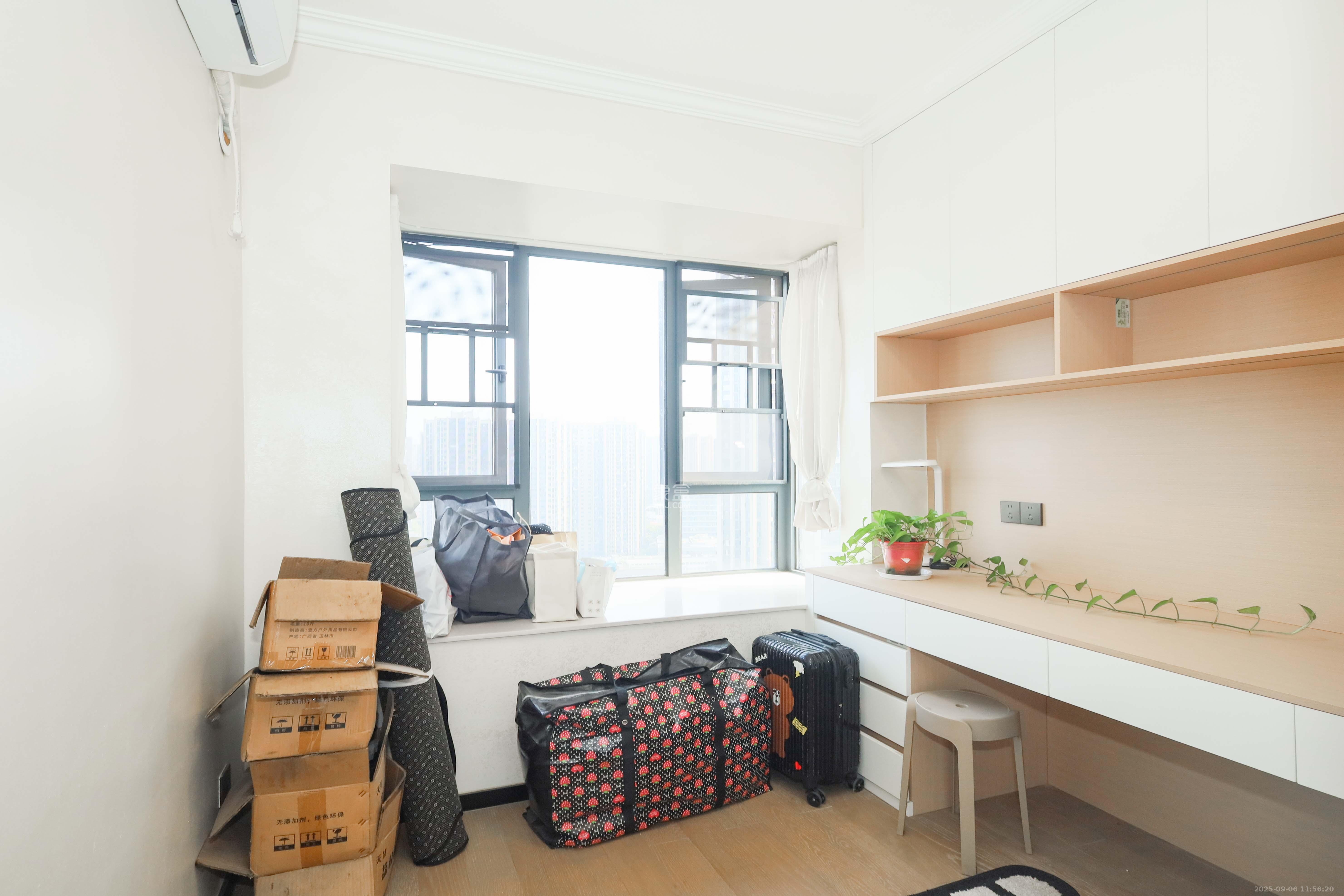 欣利梅溪左岸 4室2厅2卫 189.0万 欣利梅溪左岸 4室2厅2卫 189.0万卧室