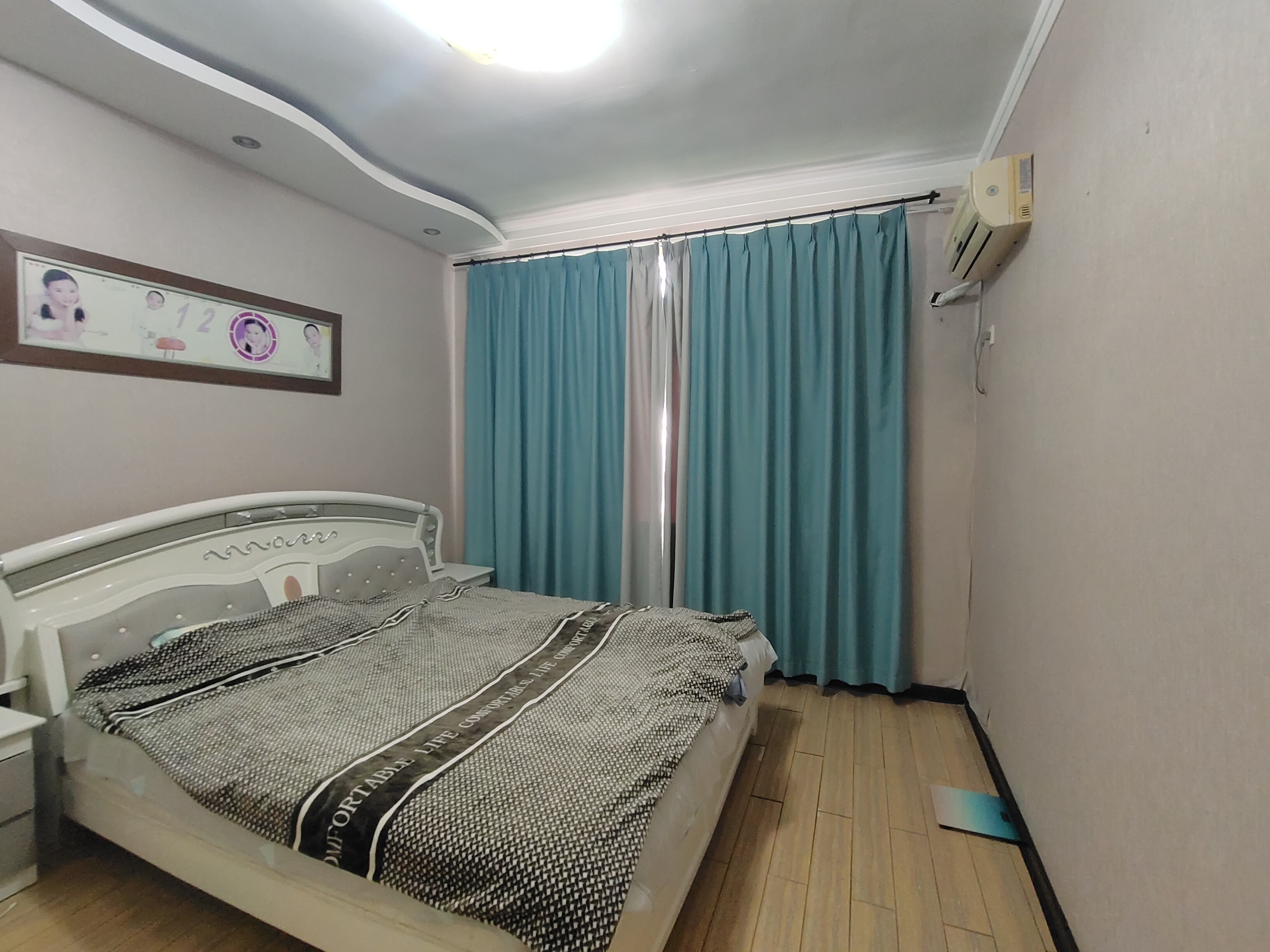 紫云小区  4室2厅2卫    87.8万客厅