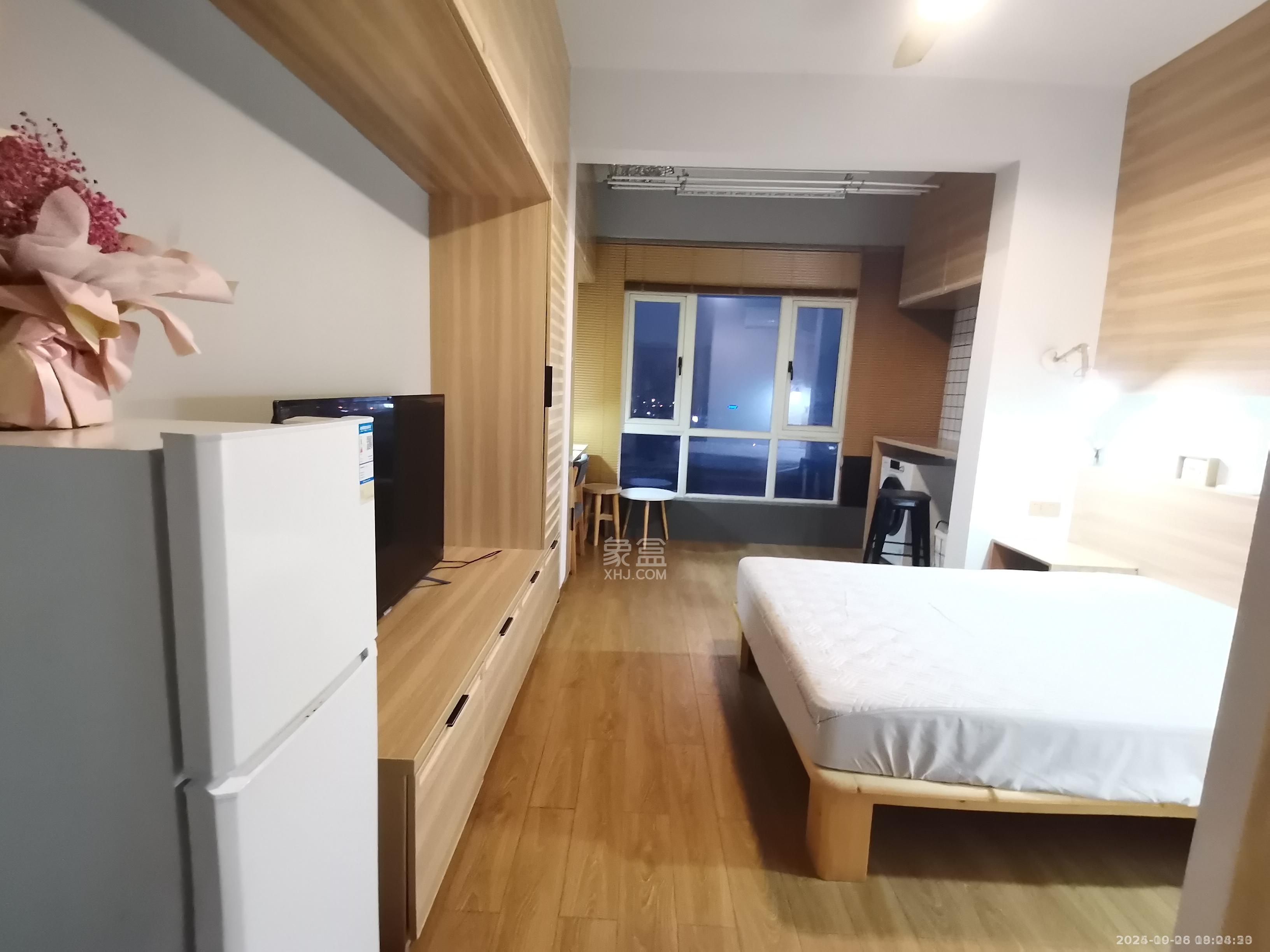 庐山一号  1室1厅1卫   1400.00元/月室内图