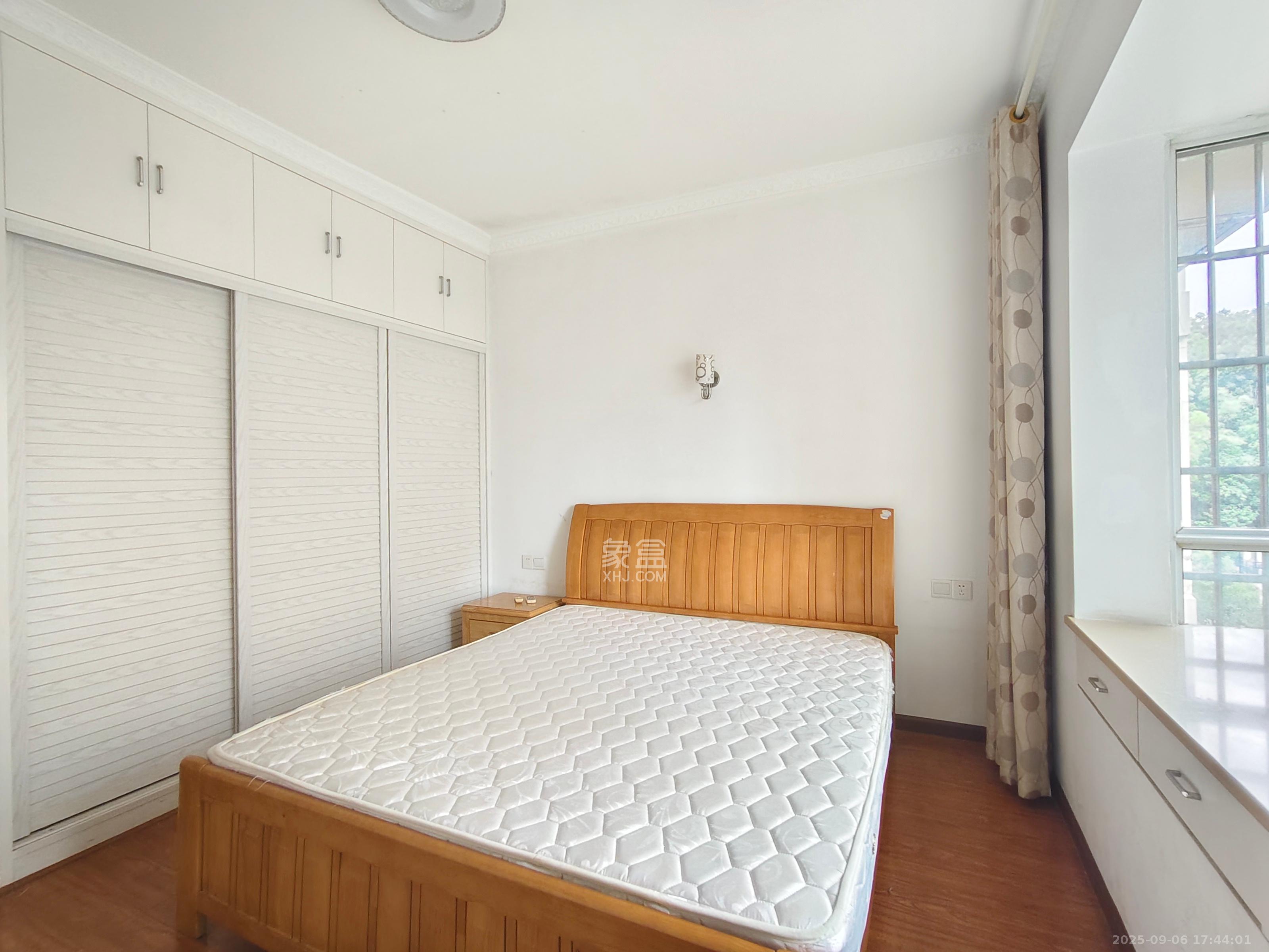 中房F联邦  1室2厅1卫    2800.0元/月 中房F联邦  1室2厅1卫    2800.0元/月室内图