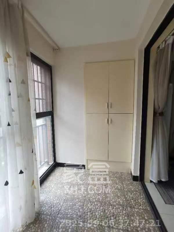 三一街区  2室2厅2卫   1900.00元/月室内图