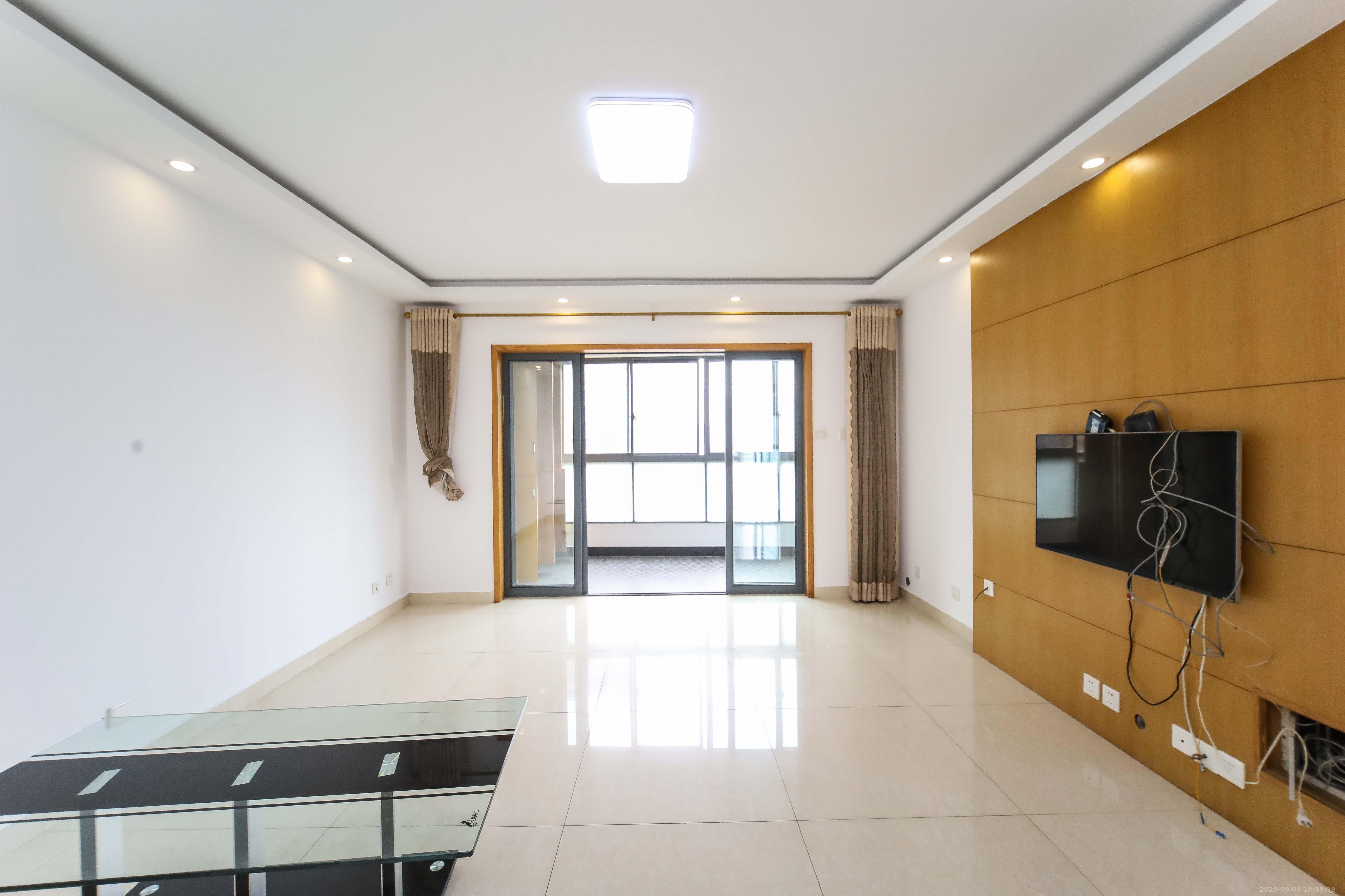 西子花苑 3室2厅1卫 116.0万 西子花苑 3室2厅1卫 116.0万客厅