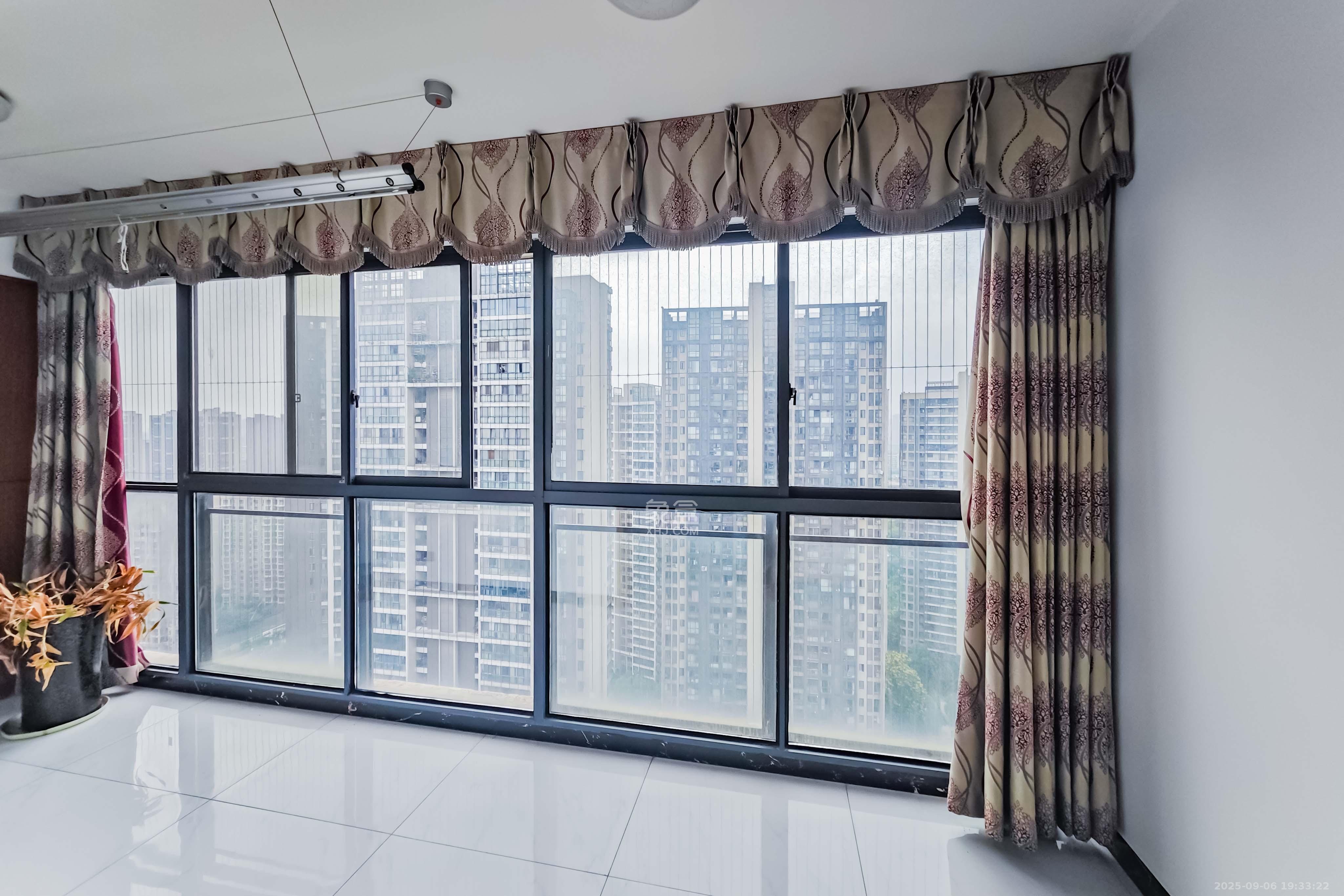 融科东南海  3室2厅2卫    95.0万阳台