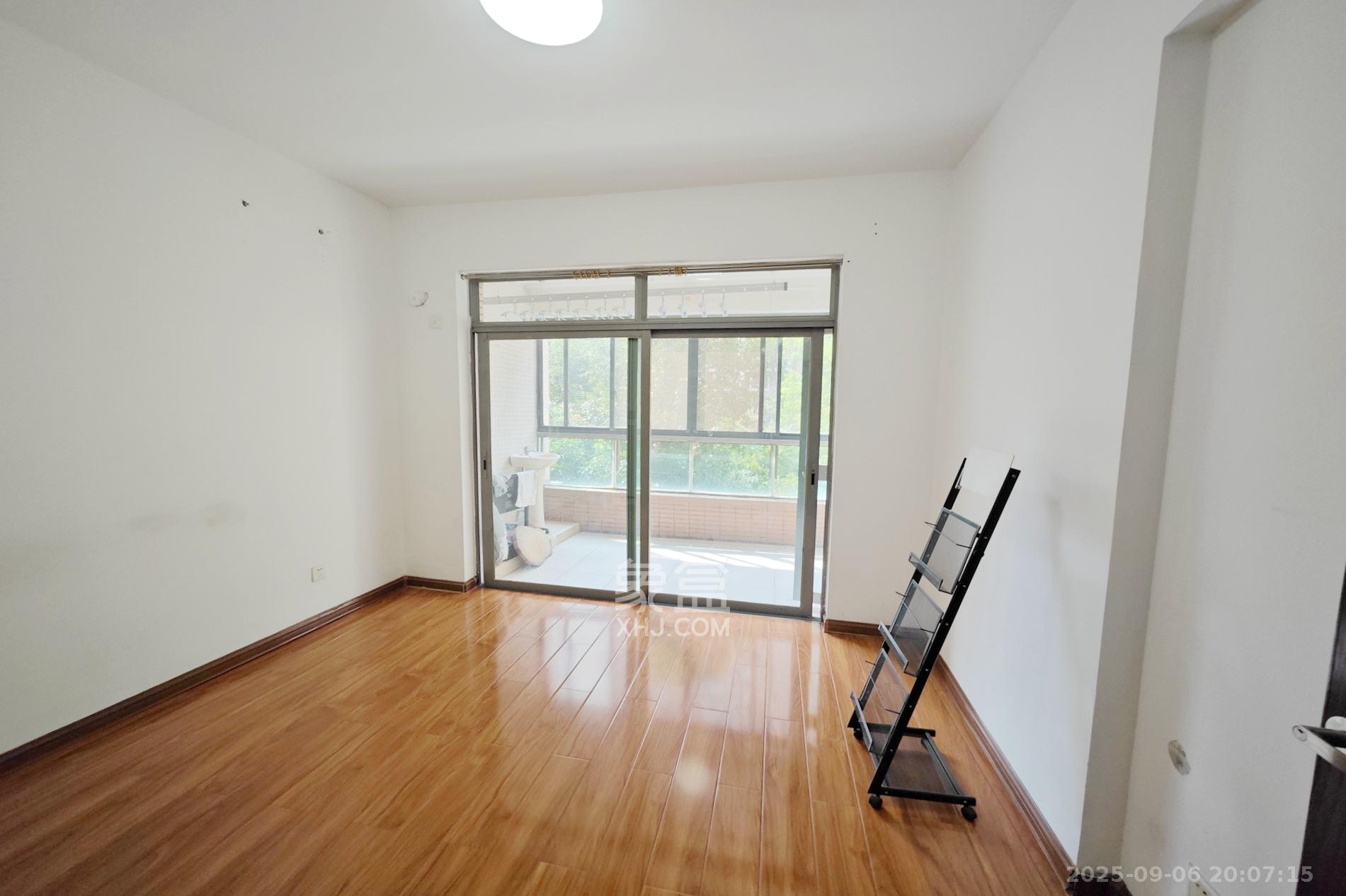 新城新世界一二三期  2室2厅1卫    76.0万 新城新世界一二三期  2室2厅1卫    76.0万卧室