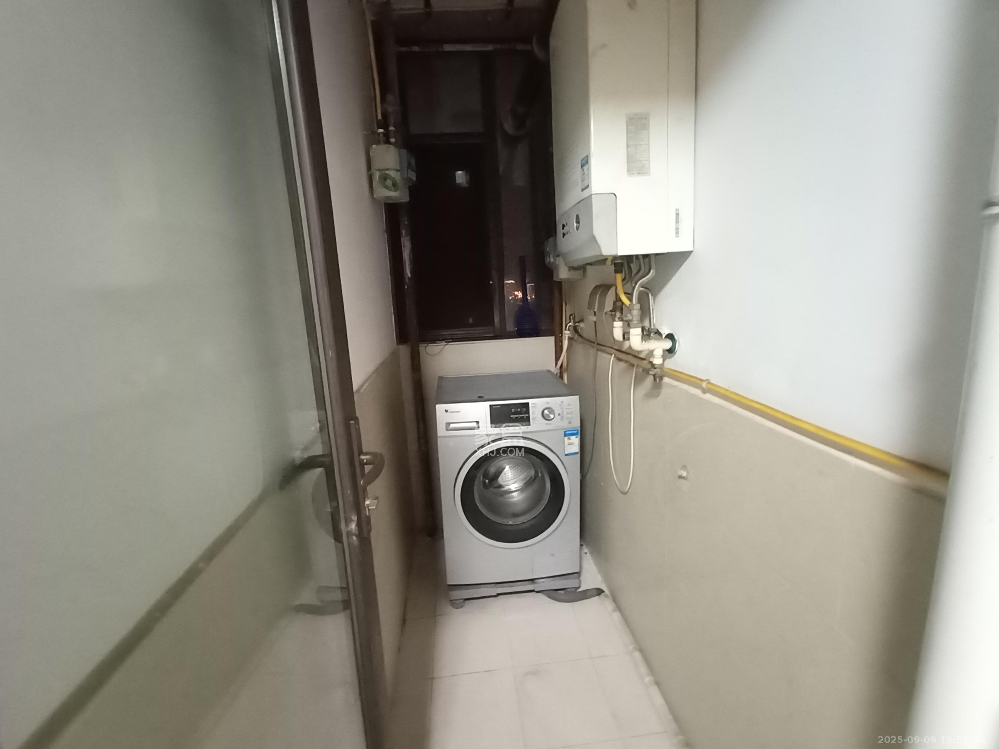 中海国际二期  3室2厅1卫    1800.0元/月室内图