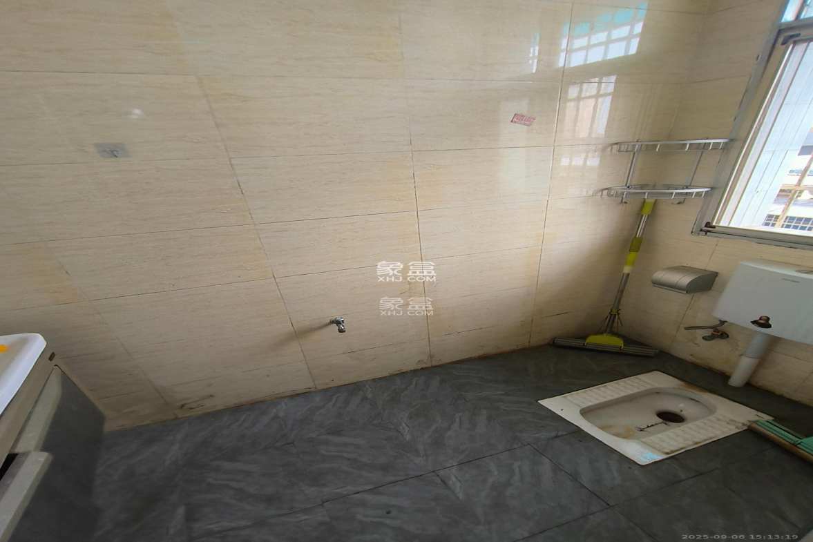 物贸小区 3室2厅1卫 1800.0元/月 物贸小区 3室2厅1卫 1800.0元/月室内图